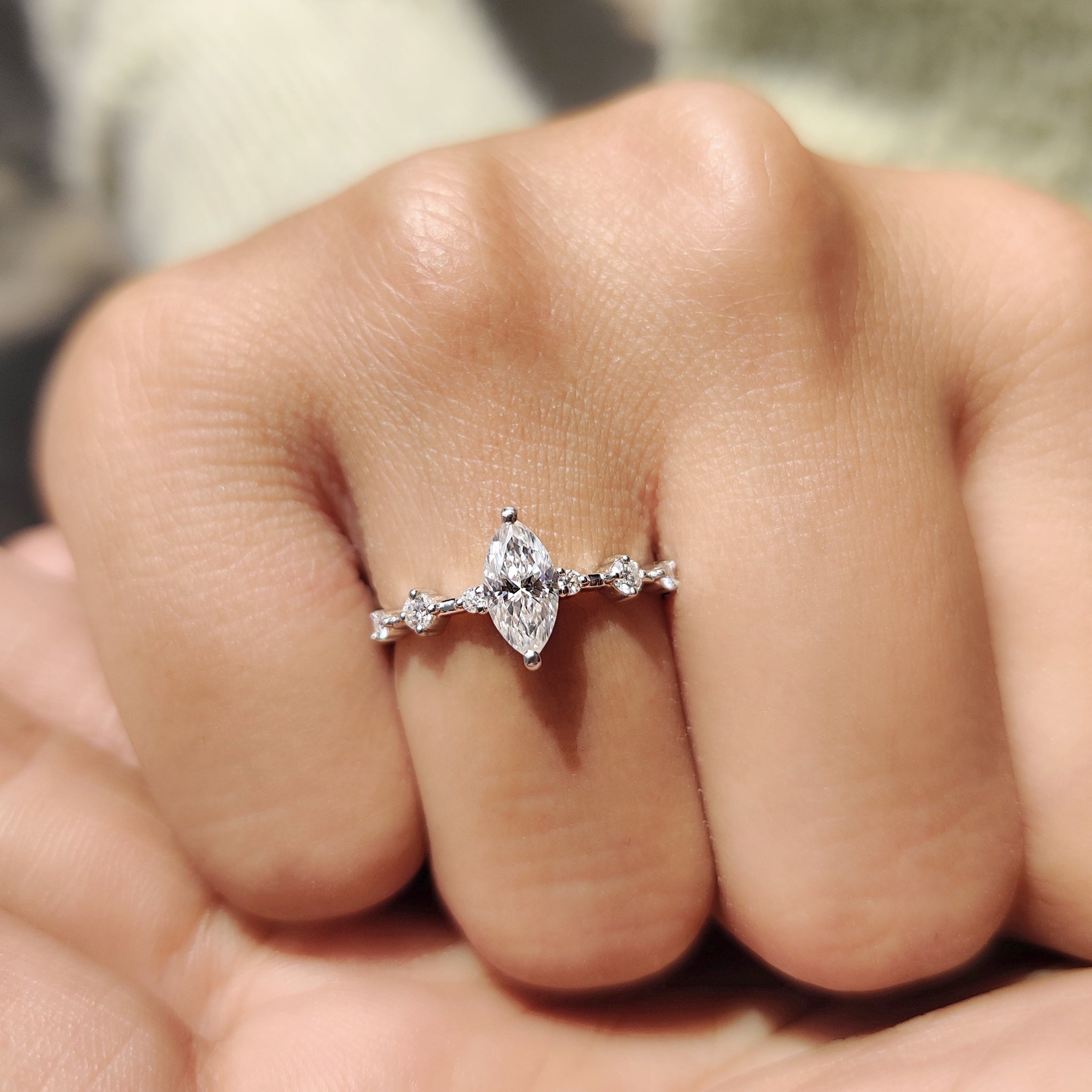 Distance pave set brings bright and even soft shine.