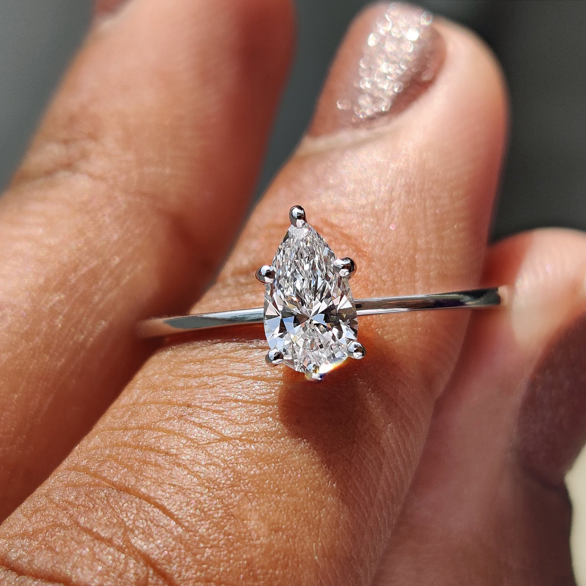 Pear Shaped Diamond Ring - Solitaire white Gold