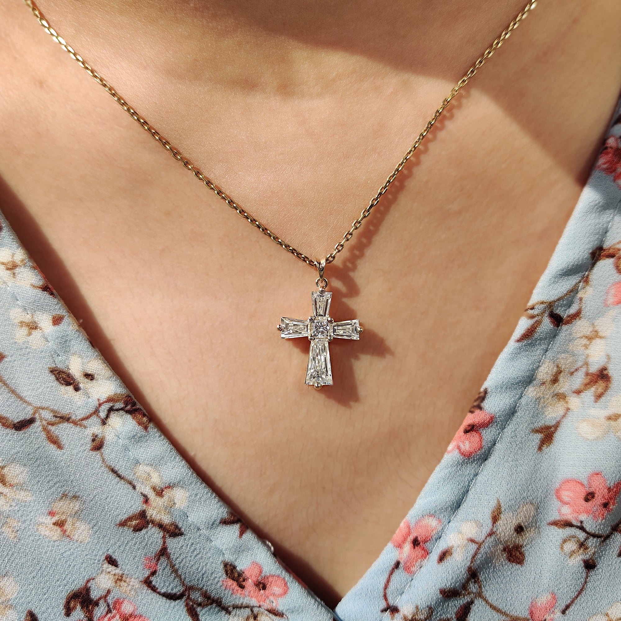 Tapered baguette pendant set in white gold with a strong prong hold.
