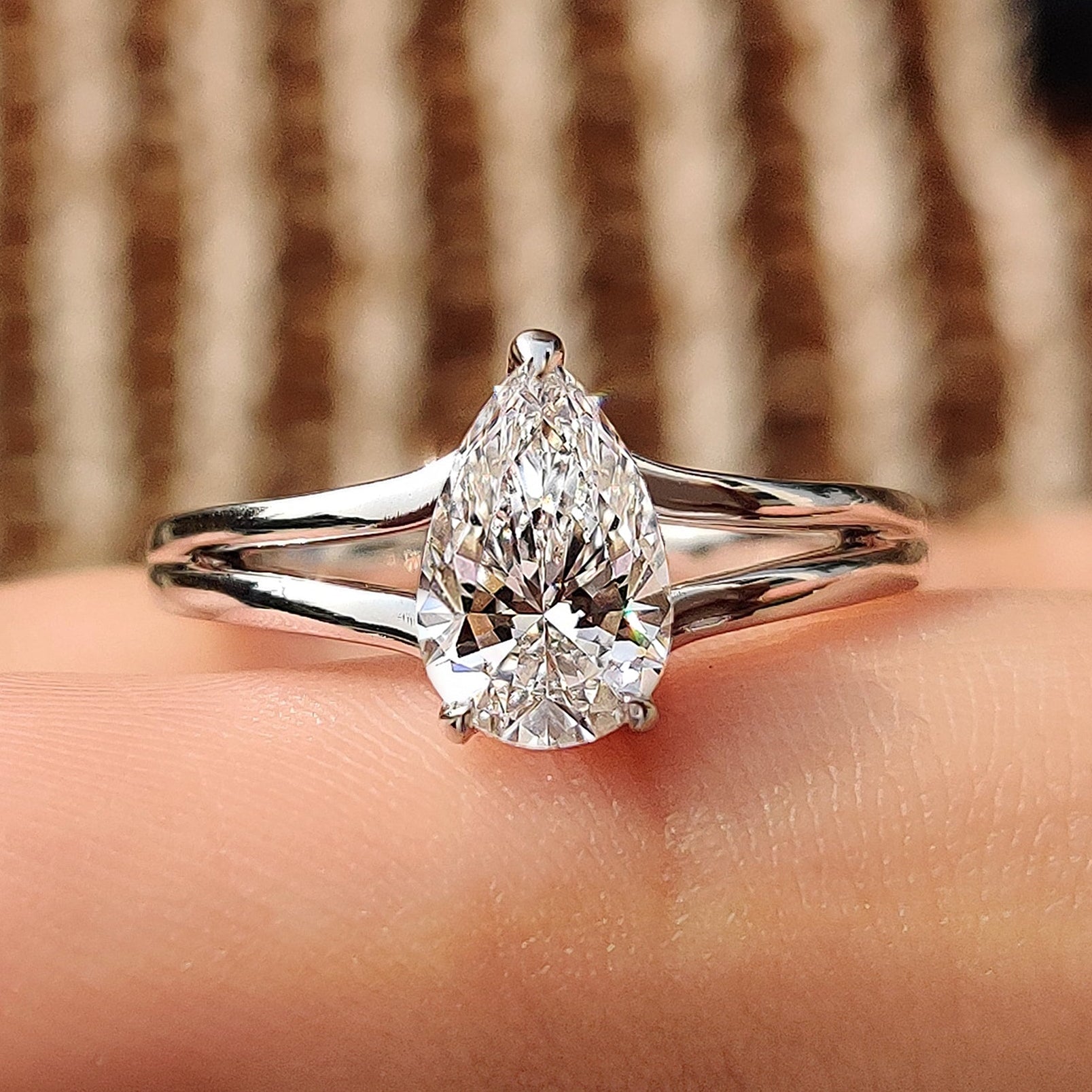 Teardrop diamond ring with a sleek and elegant design, perfect for showcasing timeless beauty.
