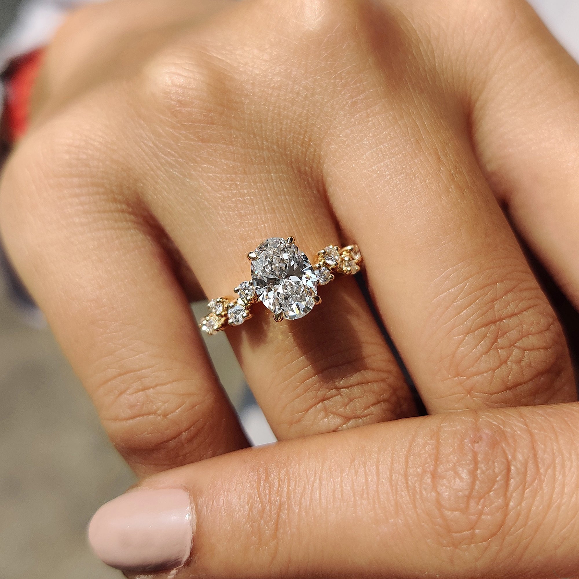 Elegant yellow gold ring setting with a captivating round cut diamond.
