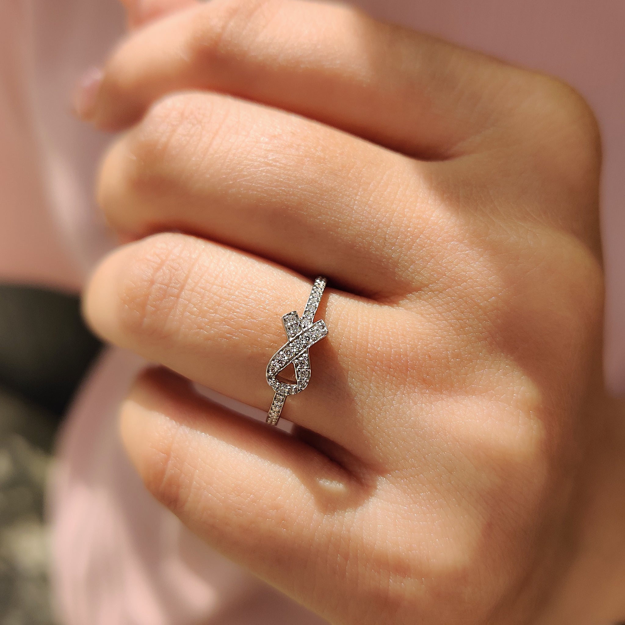 Round cut diamond set in a clean design.
