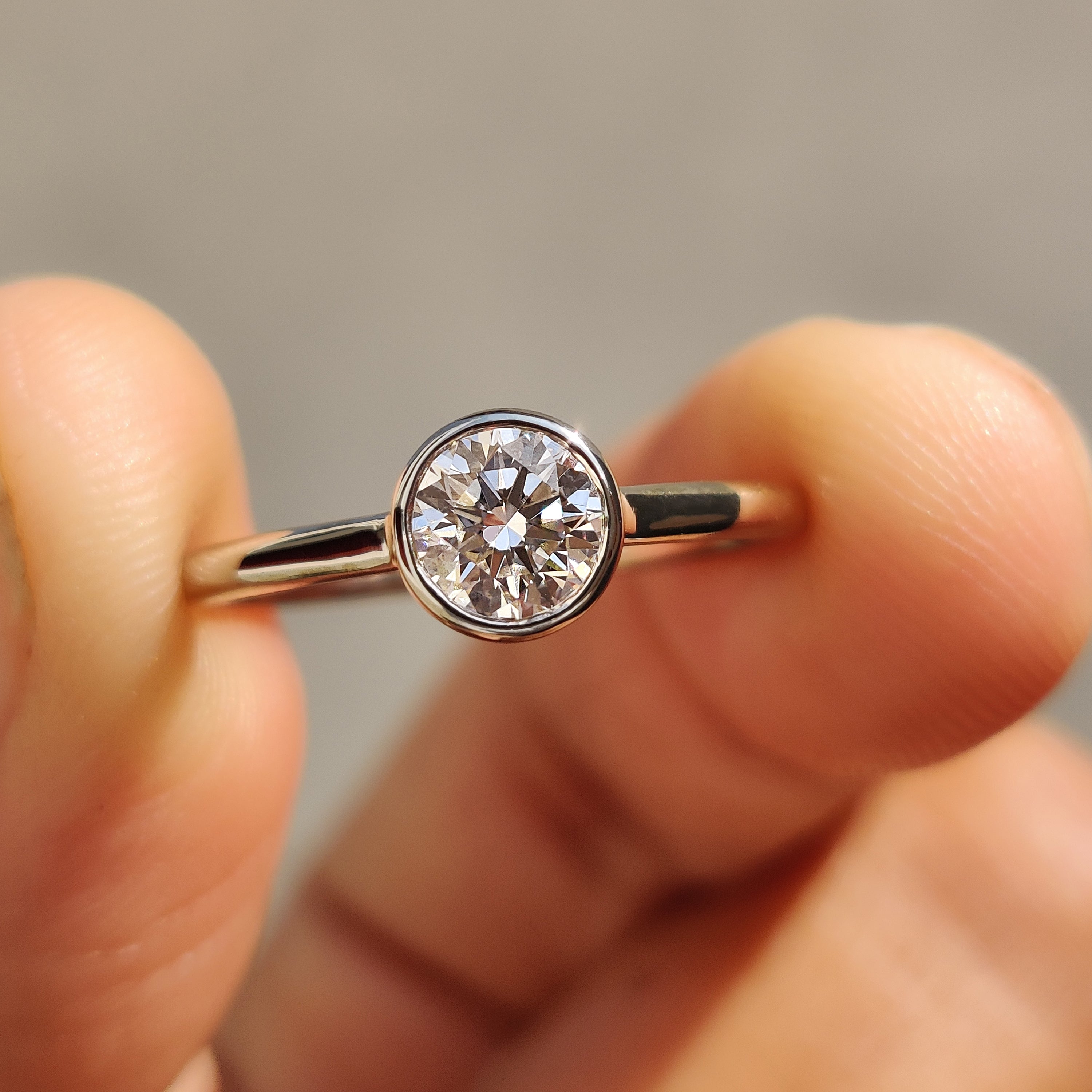 Solitaire setting ring featuring a stunning single diamond.
