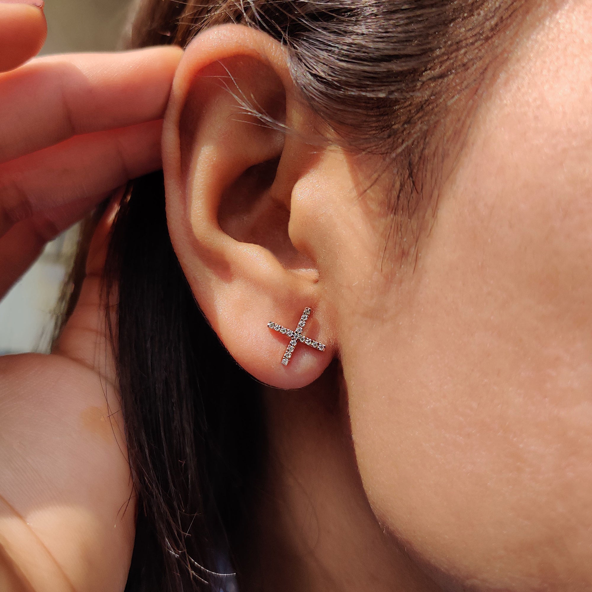 Moissanite stud earrings made in rose gold earrings for wedding gifts.
