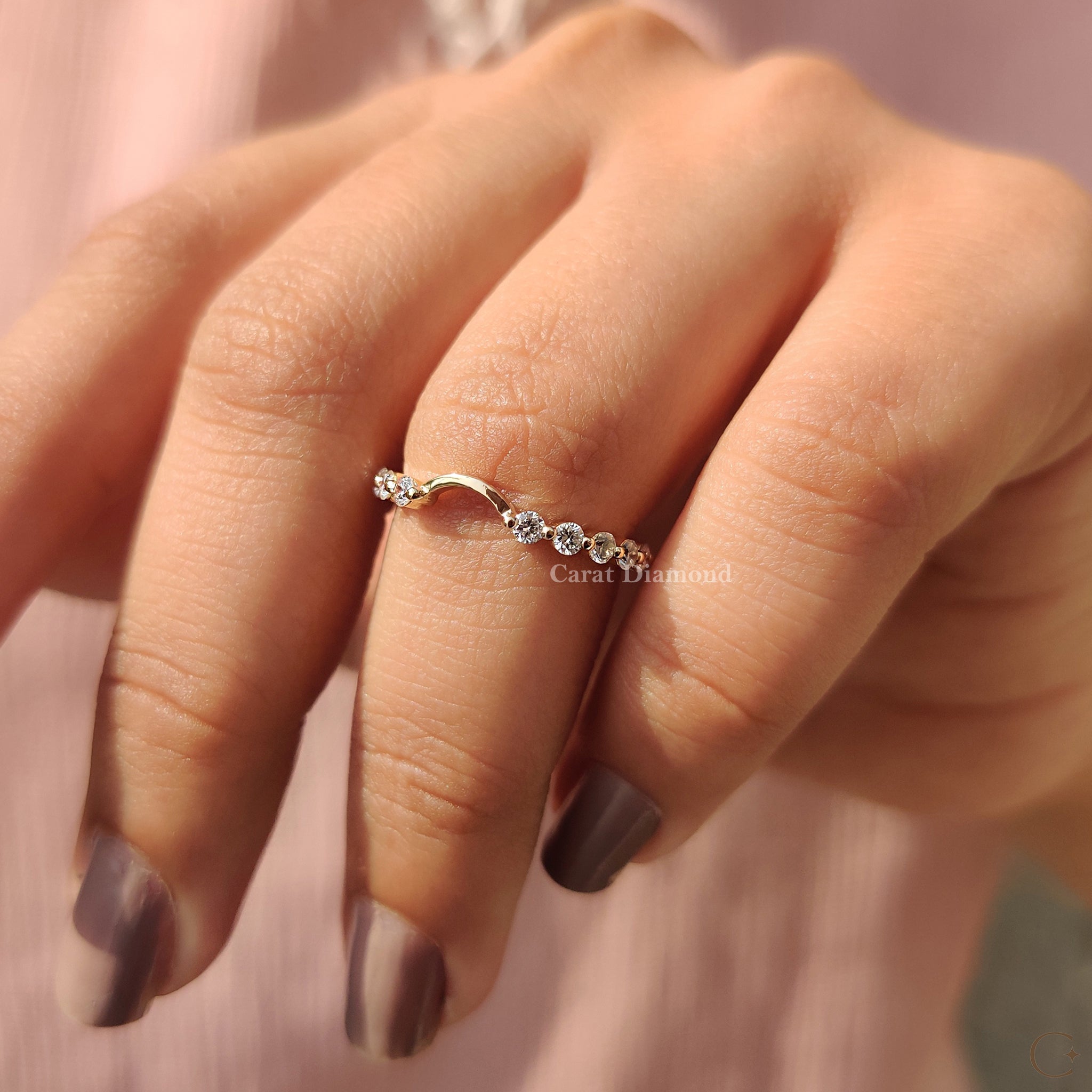 Yellow Gold Wedding Band with IGI certified round cut diamond.