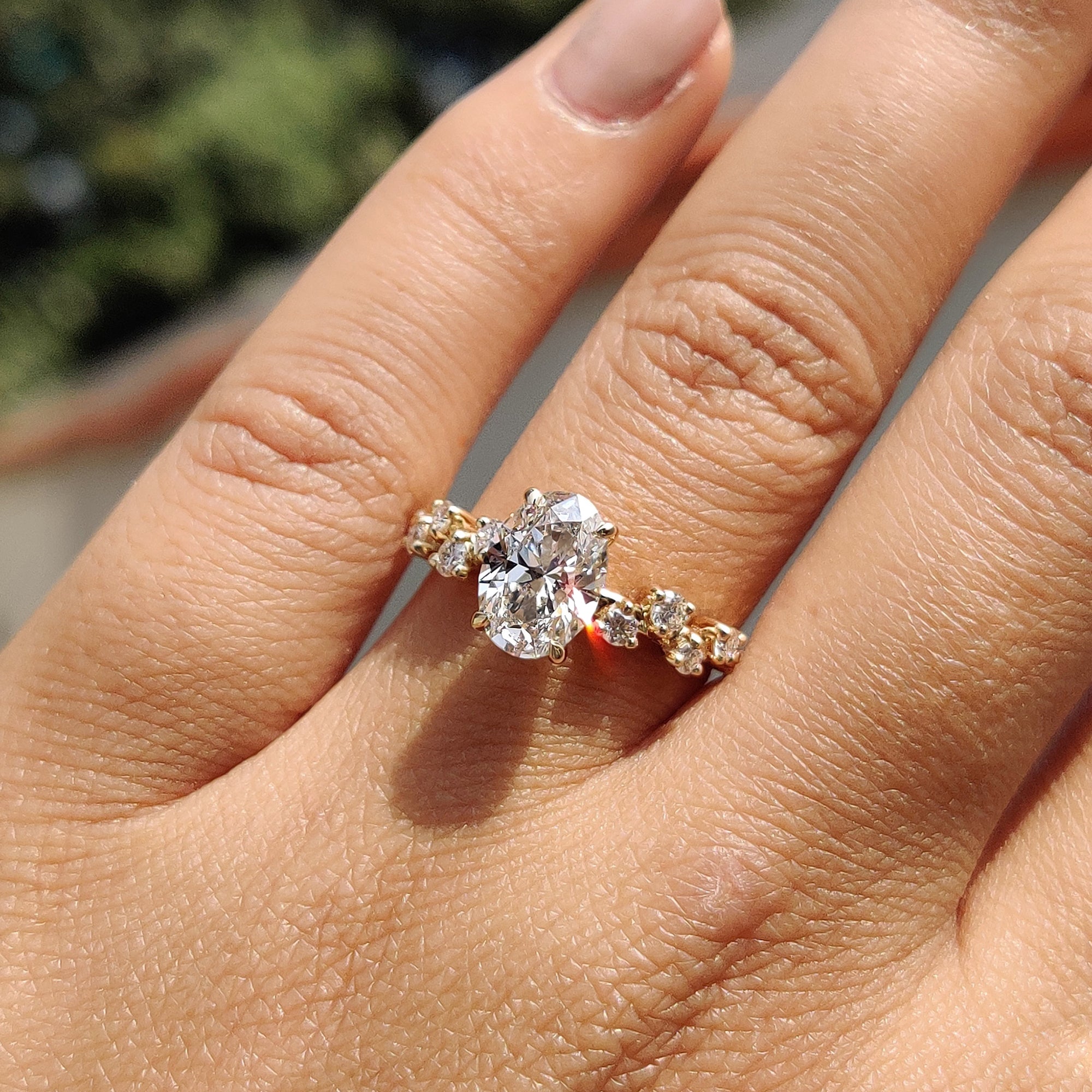Carat Diamonds ring with a dazzling diamond, perfect for any occasion.
