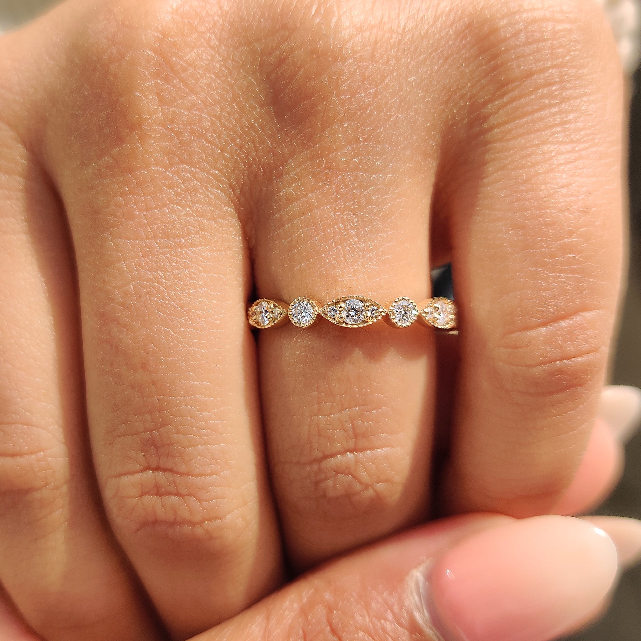 Milgrain Wedding Band – Round Diamond