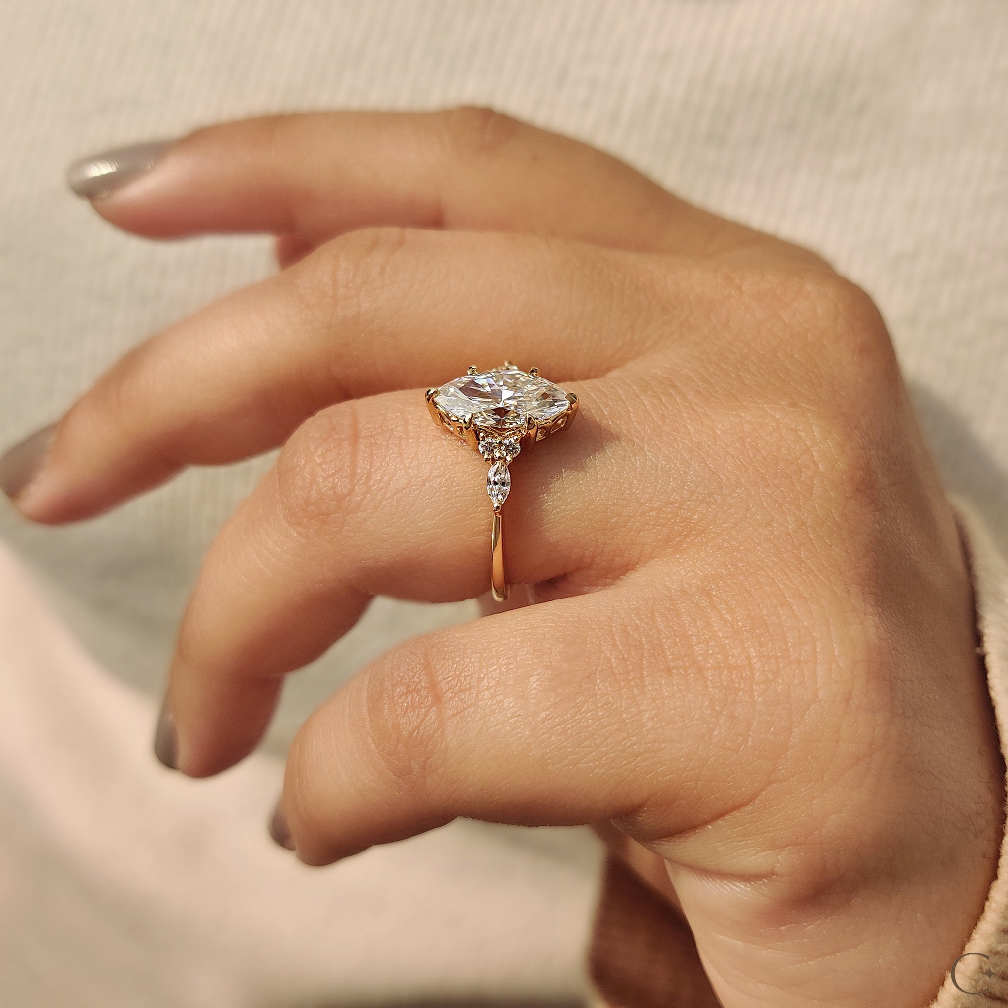 6 claw prong setting holding a dazzling diamond.
