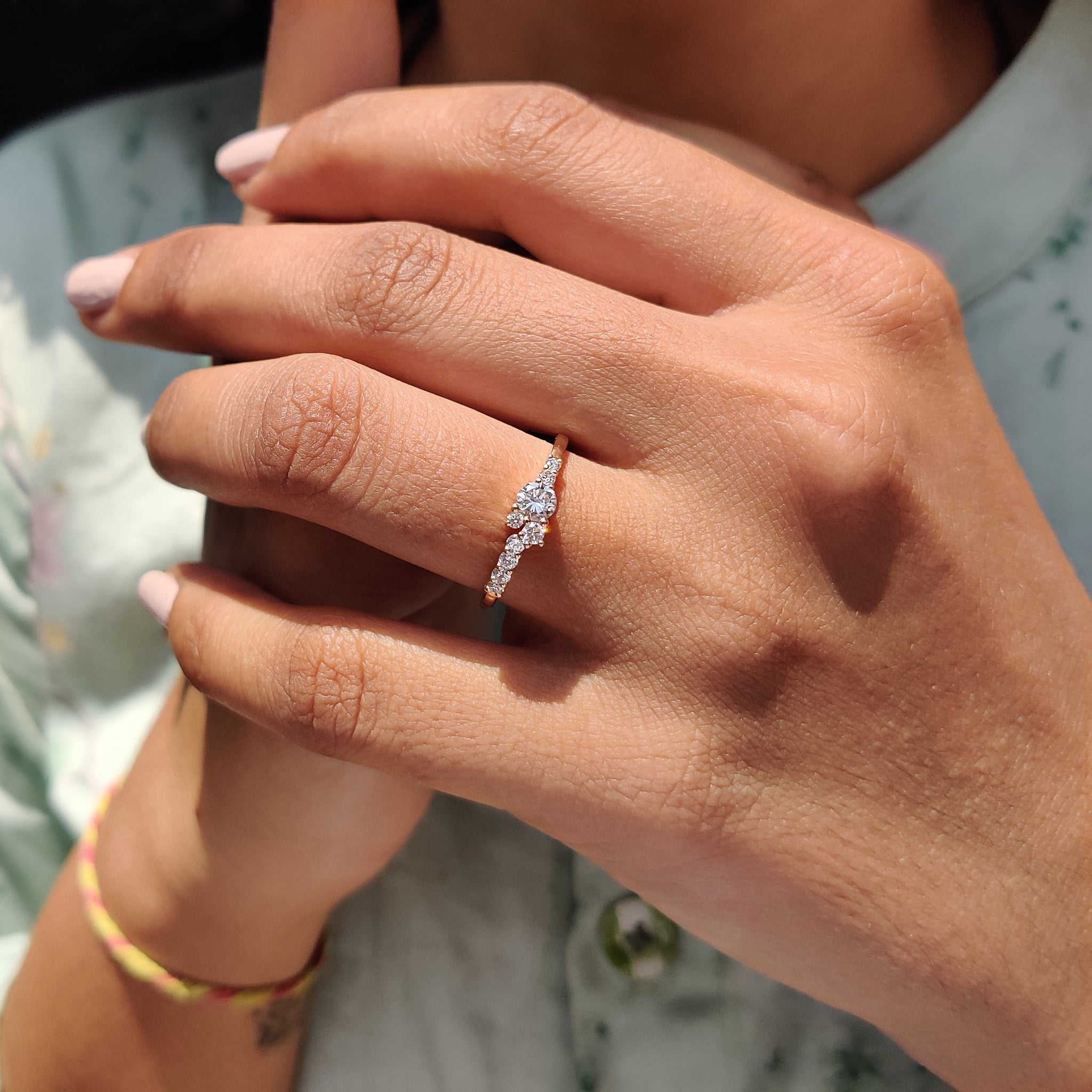Prong setting ring featuring a beautiful diamond centerpiece.
