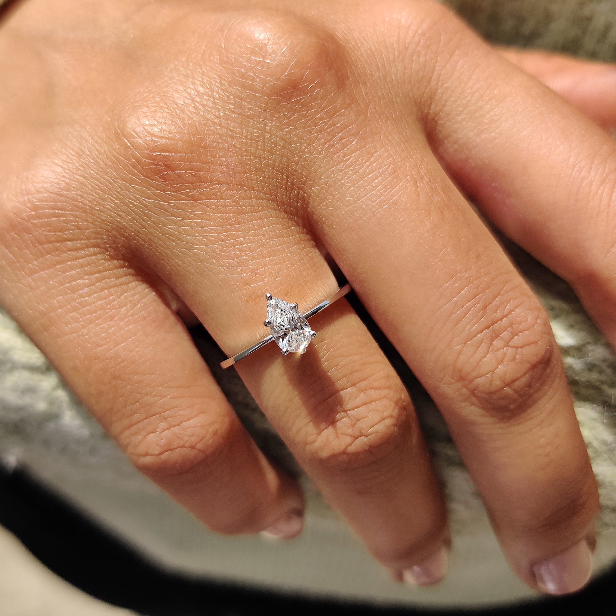 Pear Shaped Diamond Ring - Solitaire white Gold