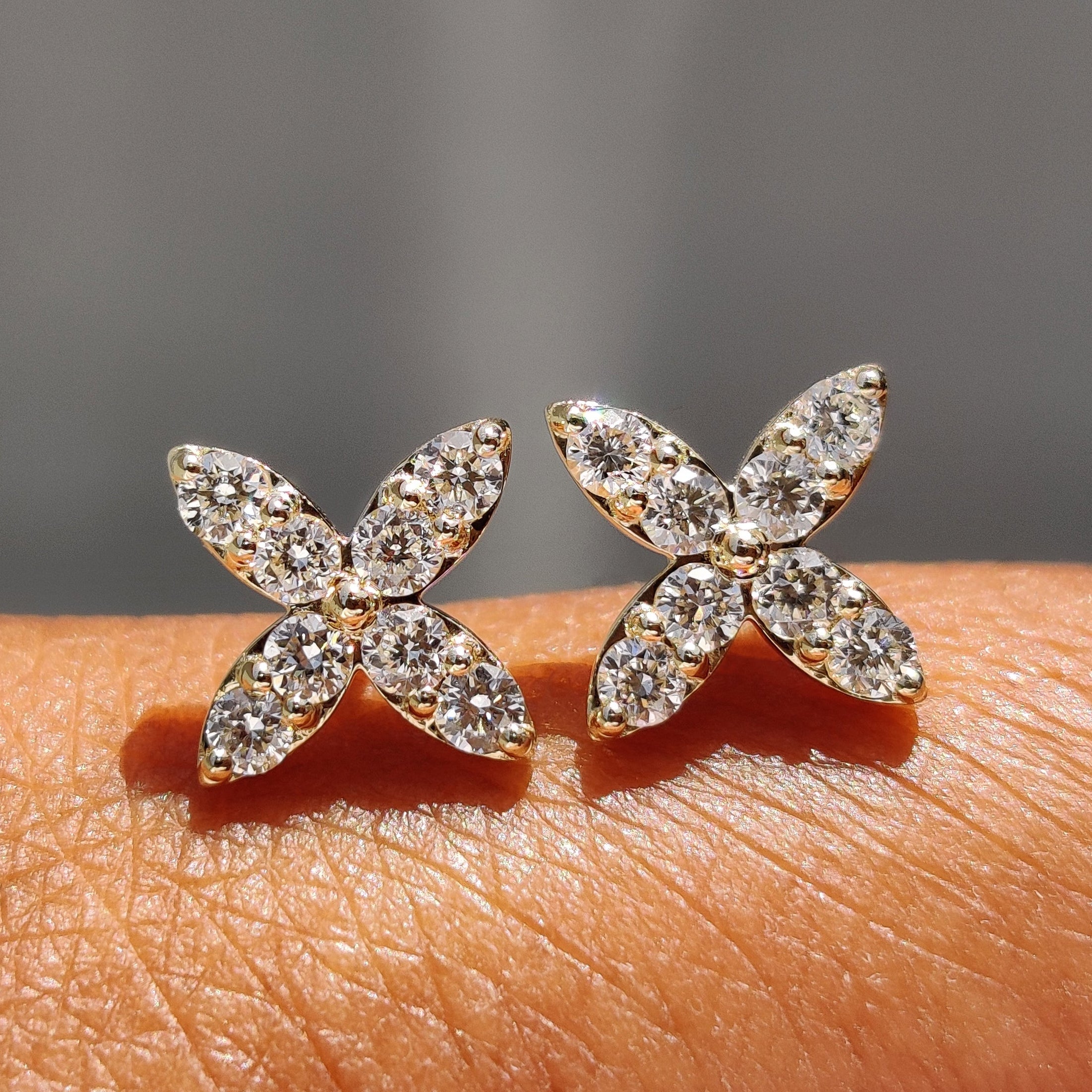 Flower Earrings - White Gold