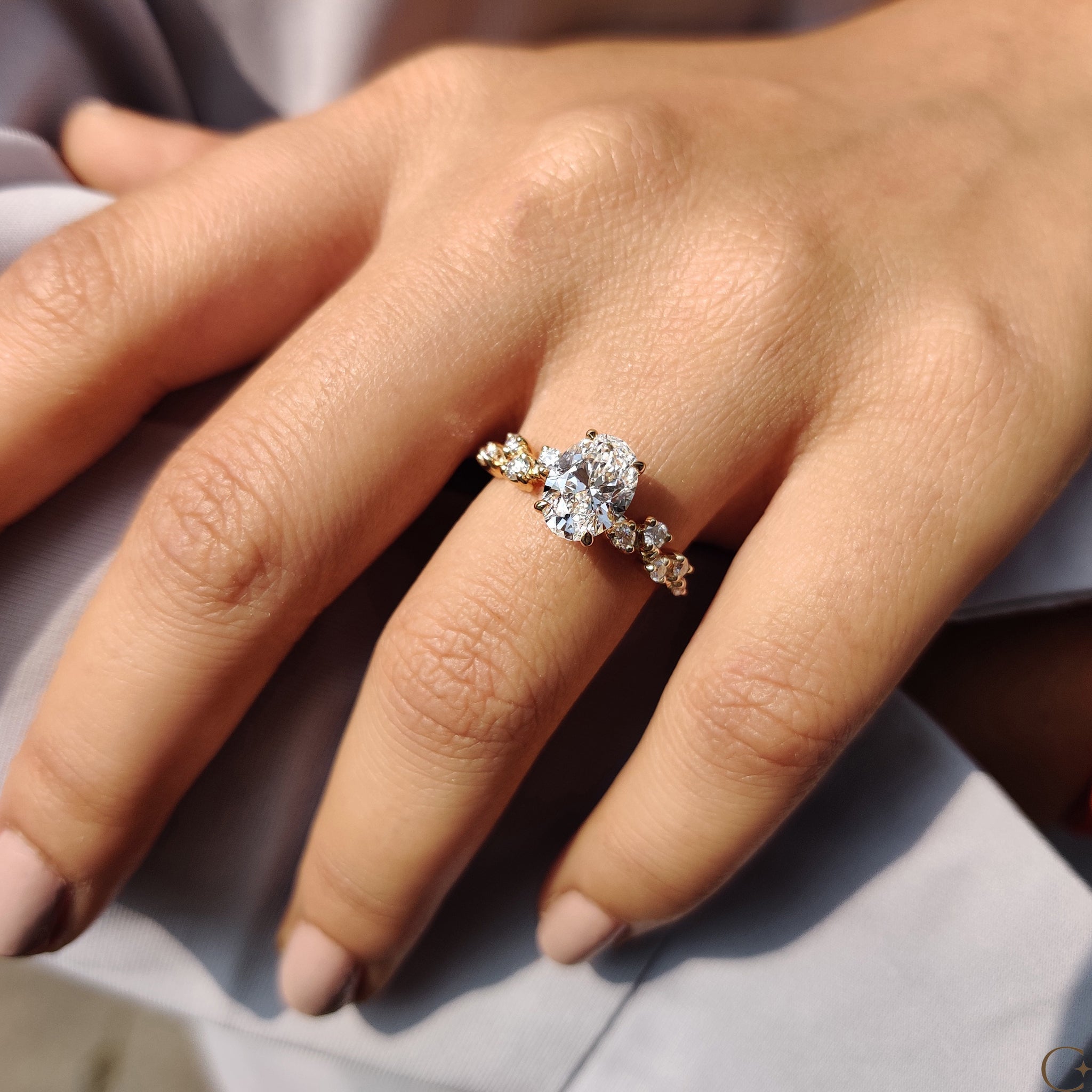 4 prong claw setting engagement ring highlighting a brilliant diamond.
