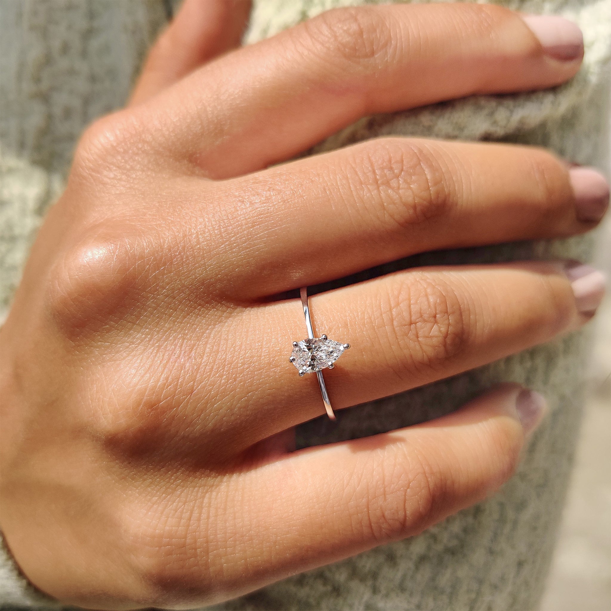 Pear Shaped Diamond Ring - Solitaire white Gold