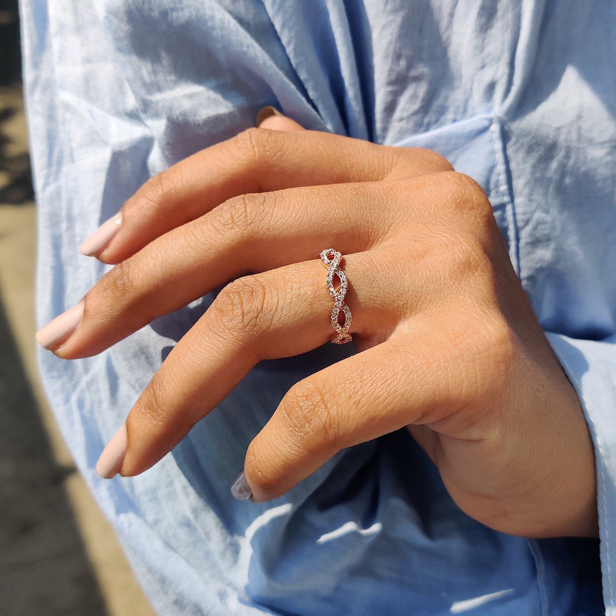 Round Diamond Wedding Band - Twisted Pave Design