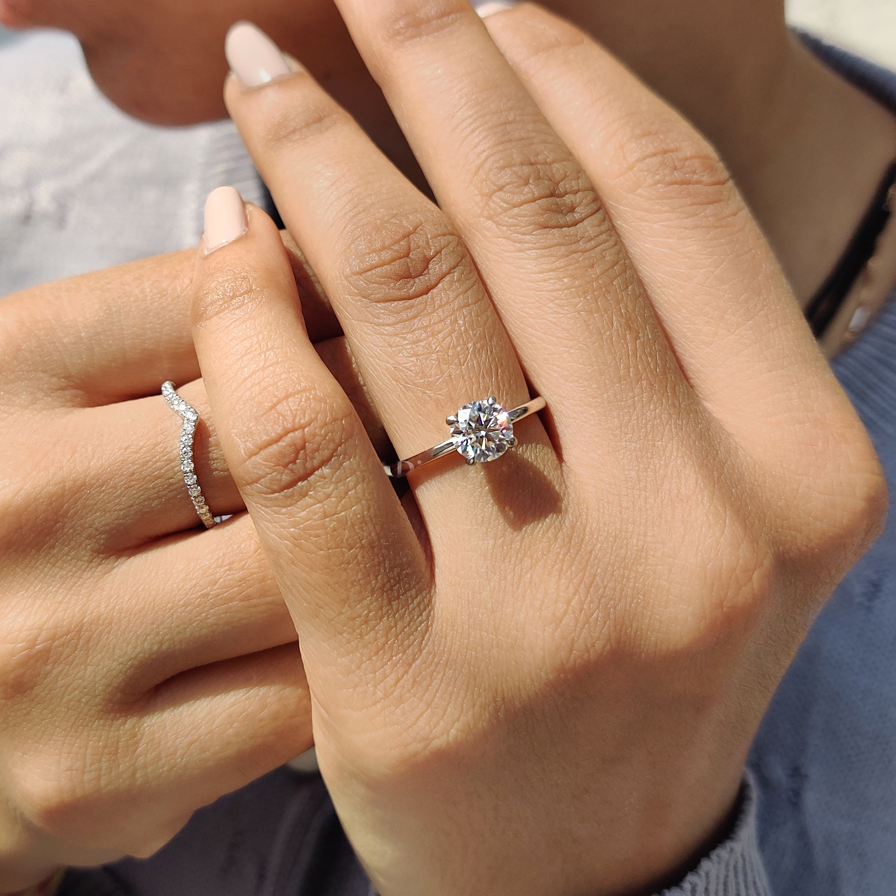 Solitaire engagement ring featuring a 4 prong claw setting and white gold band.
