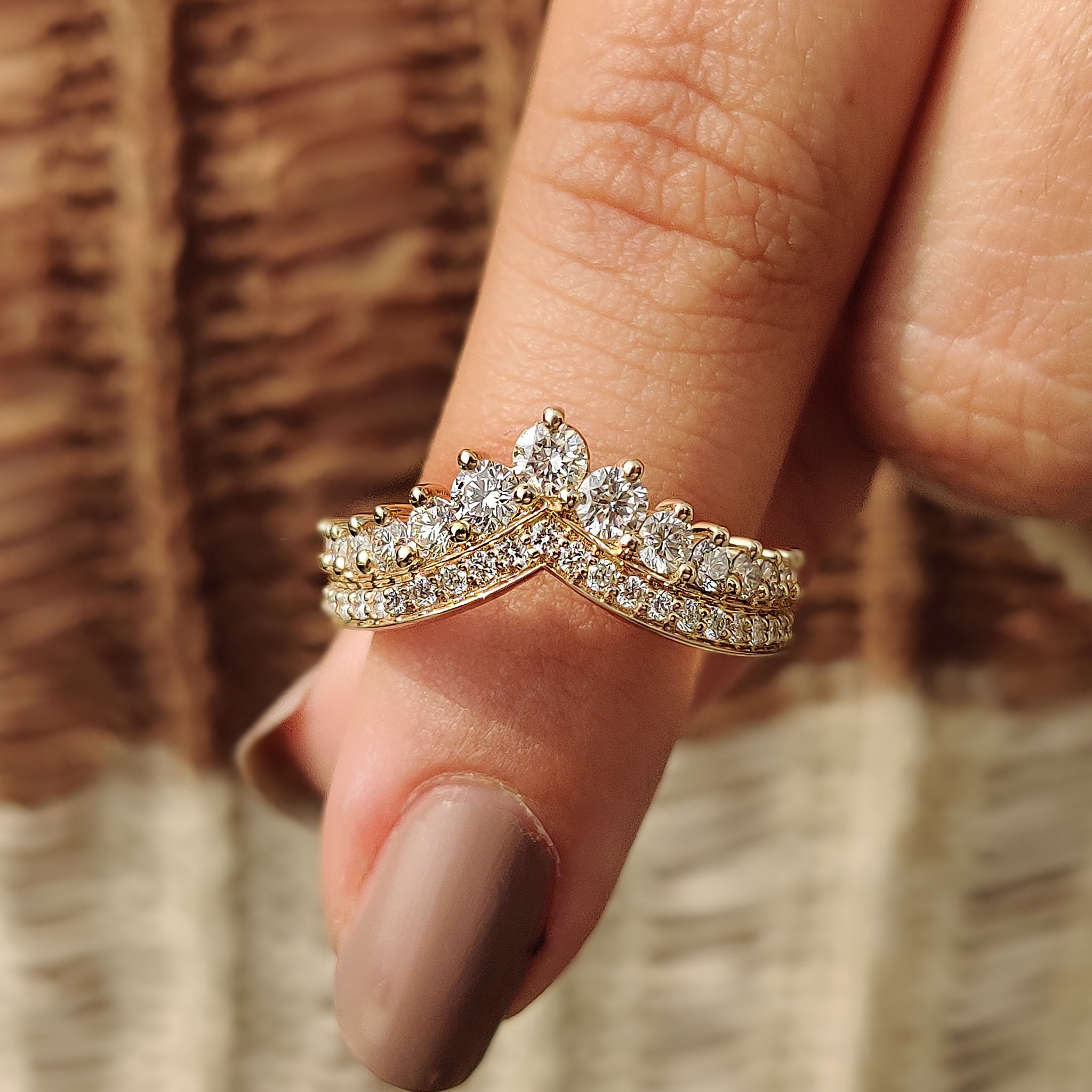 Carat Diamonds Wedding Band in yellow gold.
