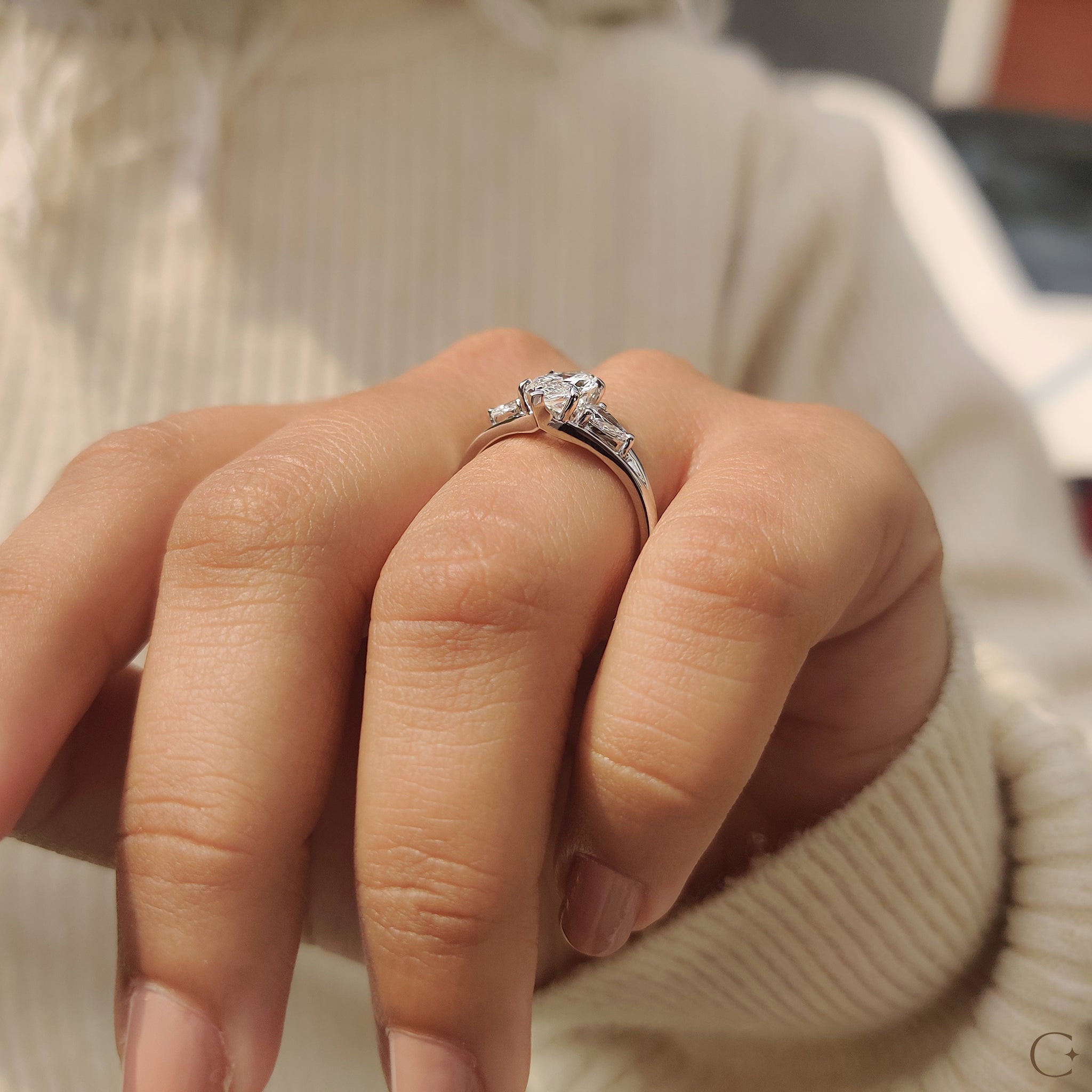 Split shank engagement ring in white gold.
