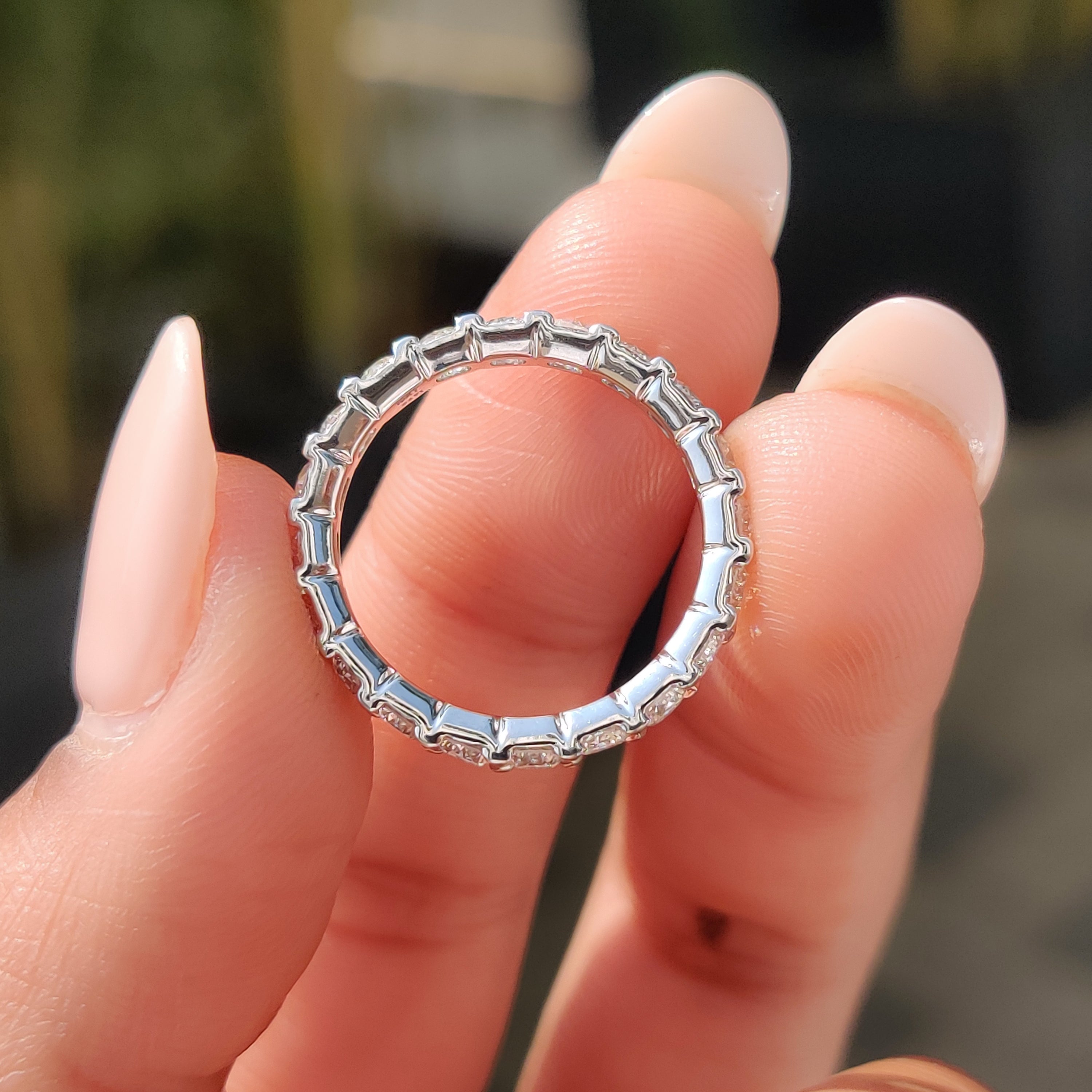 Shop now to buy wedding band for your special day with a luxurious design.
