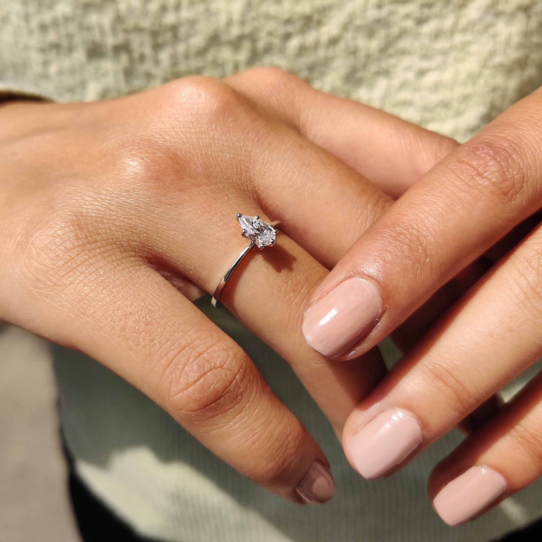 Pear Shaped Diamond Ring - Solitaire white Gold