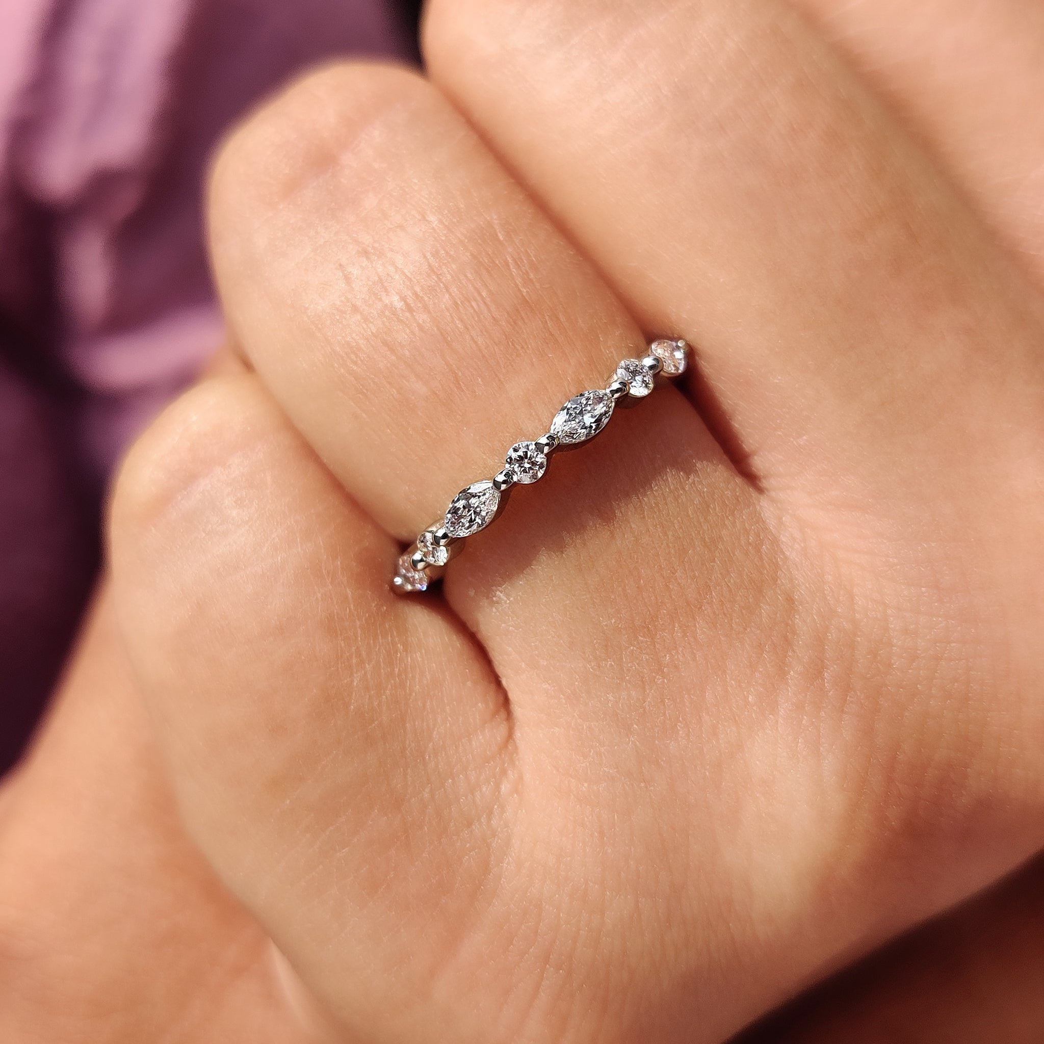 Buy wedding band that offers lasting beauty and quality.
