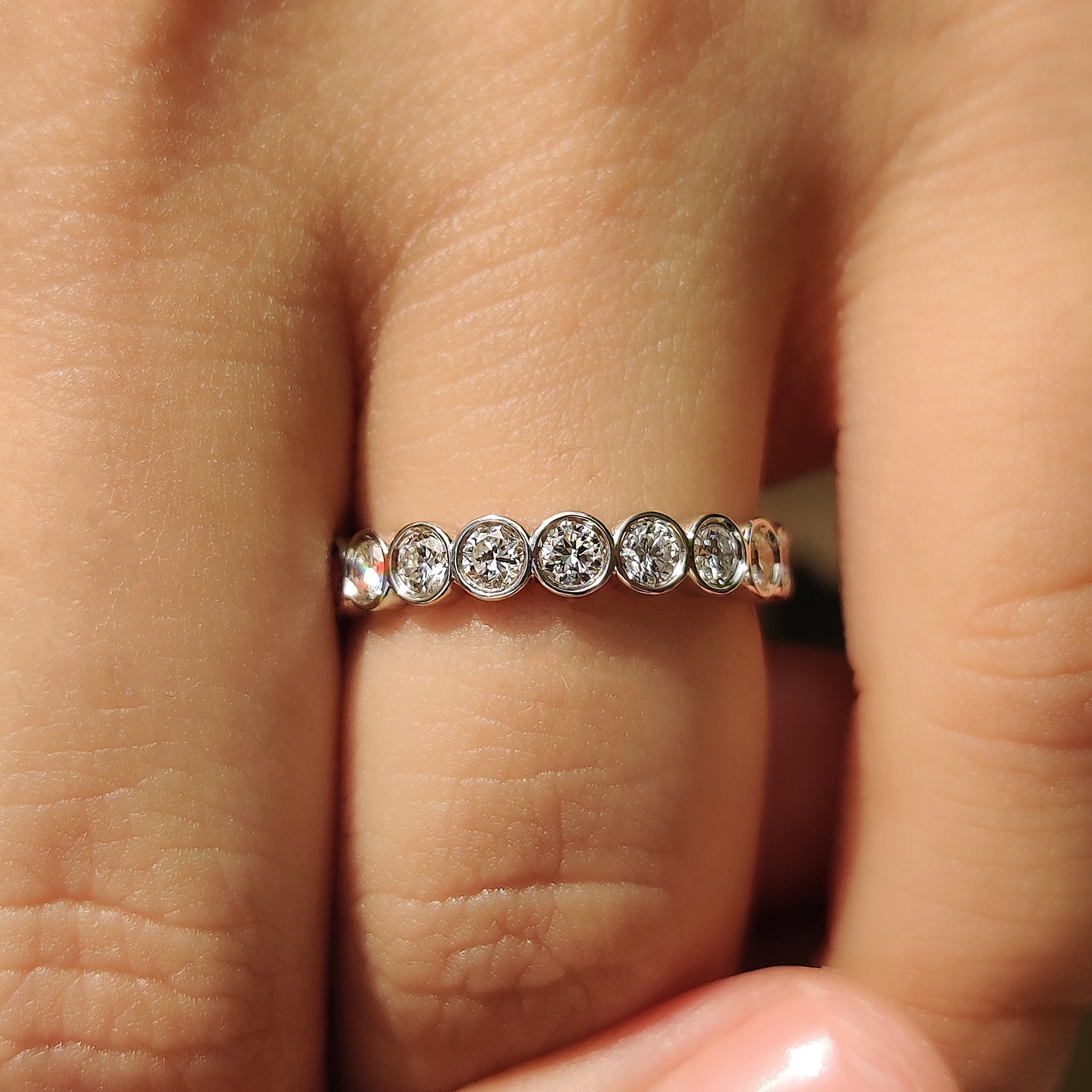 Set Rig Band Bezel Set Wedding Band In Round Cut Diamond