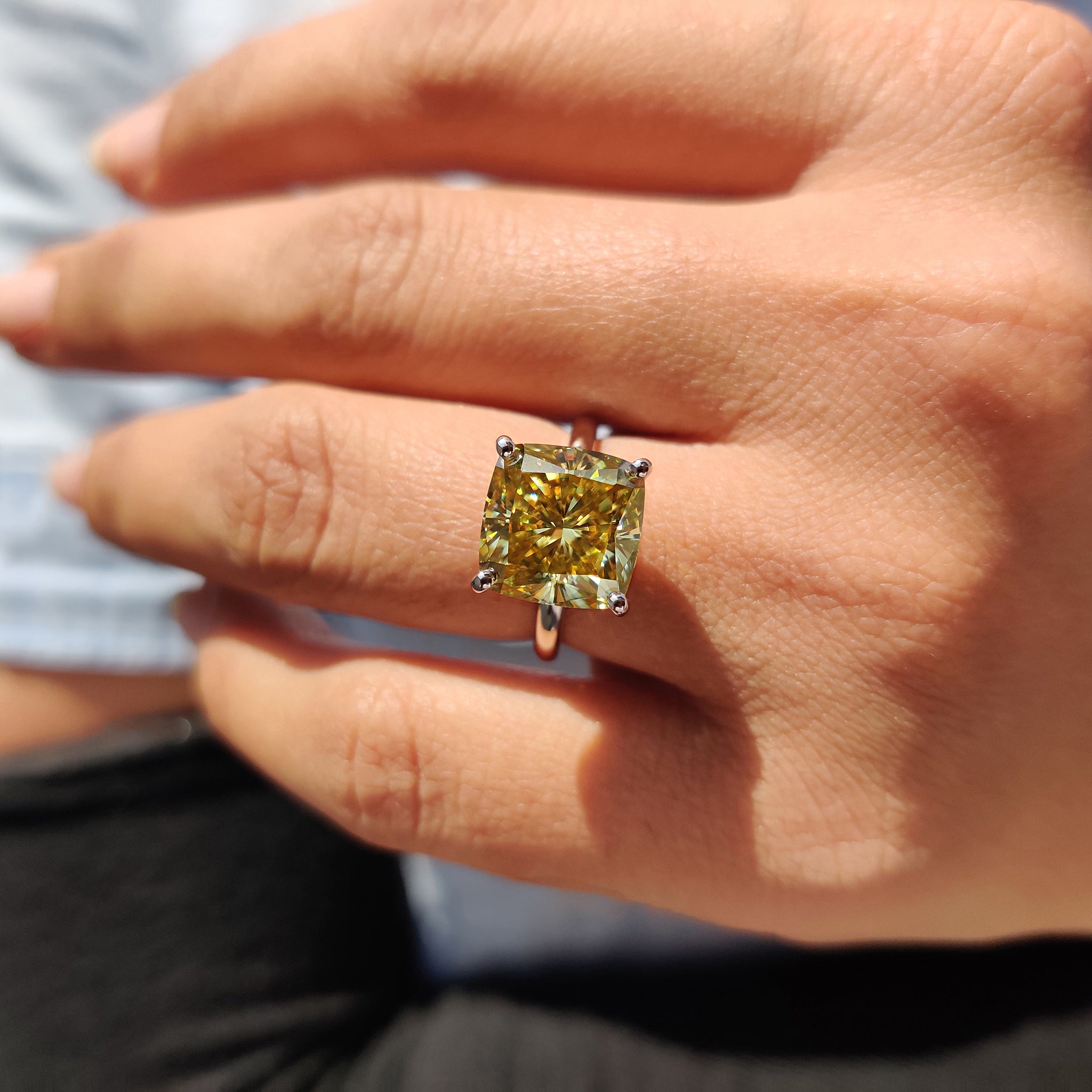 White gold ring featuring a classic cushion cut for a timeless style.