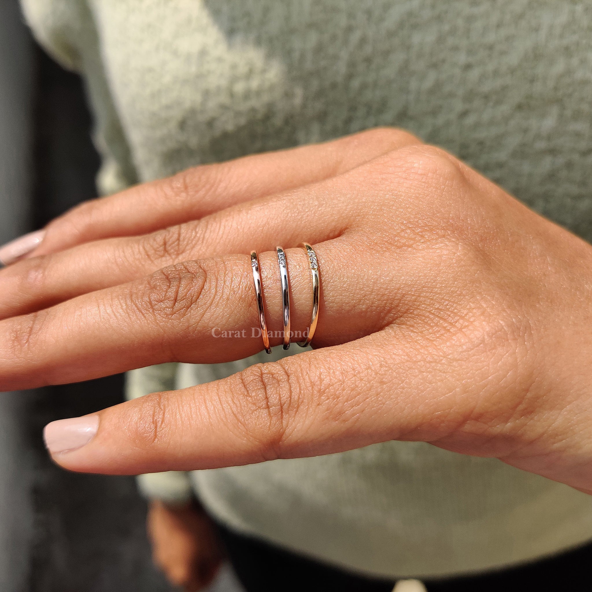 Round cut diamond wedding band with IGI certified lab grown stones
