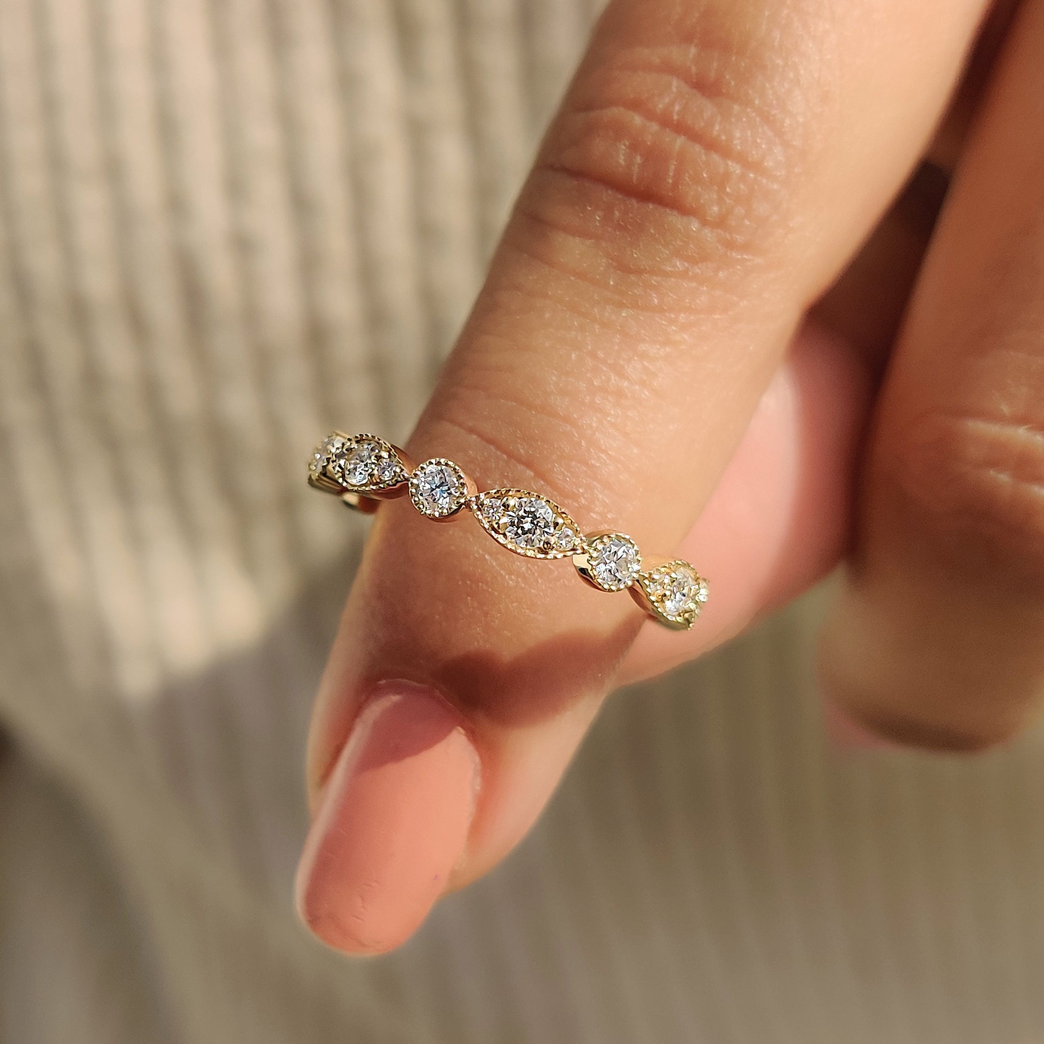 Milgrain Wedding Band – Round Diamond
