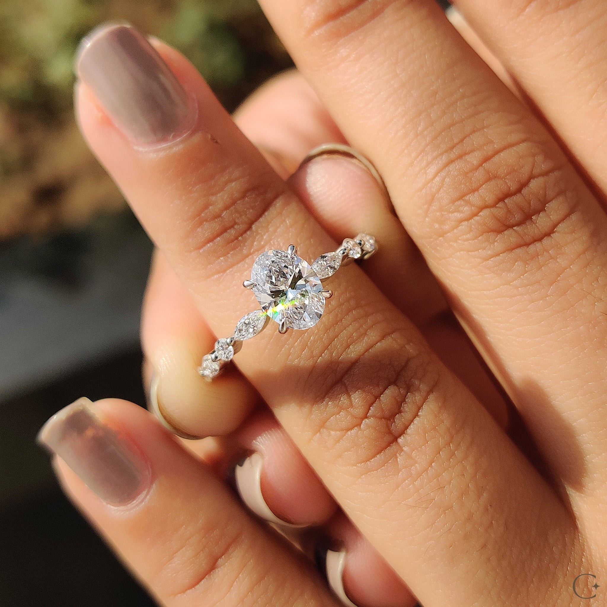Simple engagement ring with a classic style.

