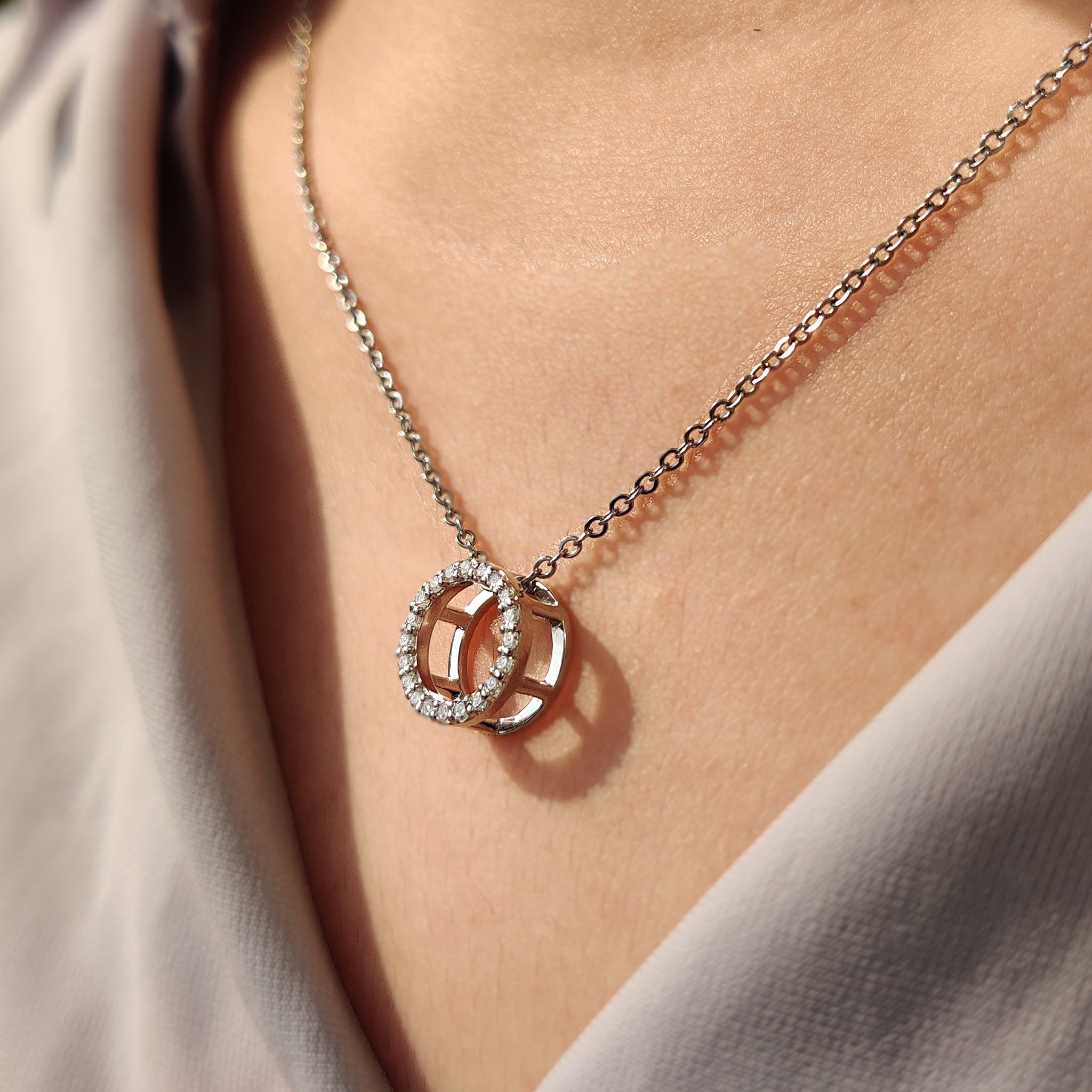 Round Diamond Pendant – White Gold Design