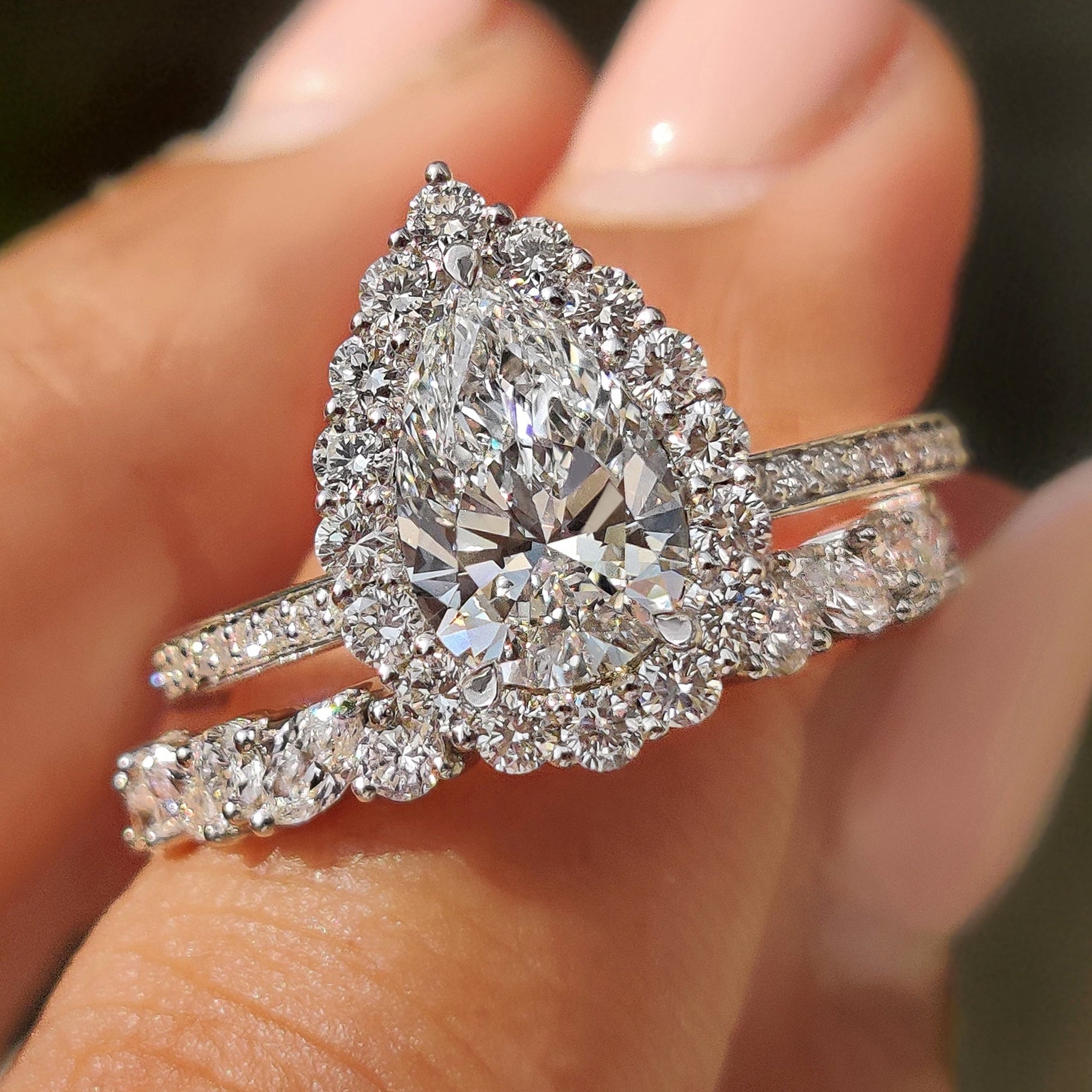 Round cut pave band bridal ring set
