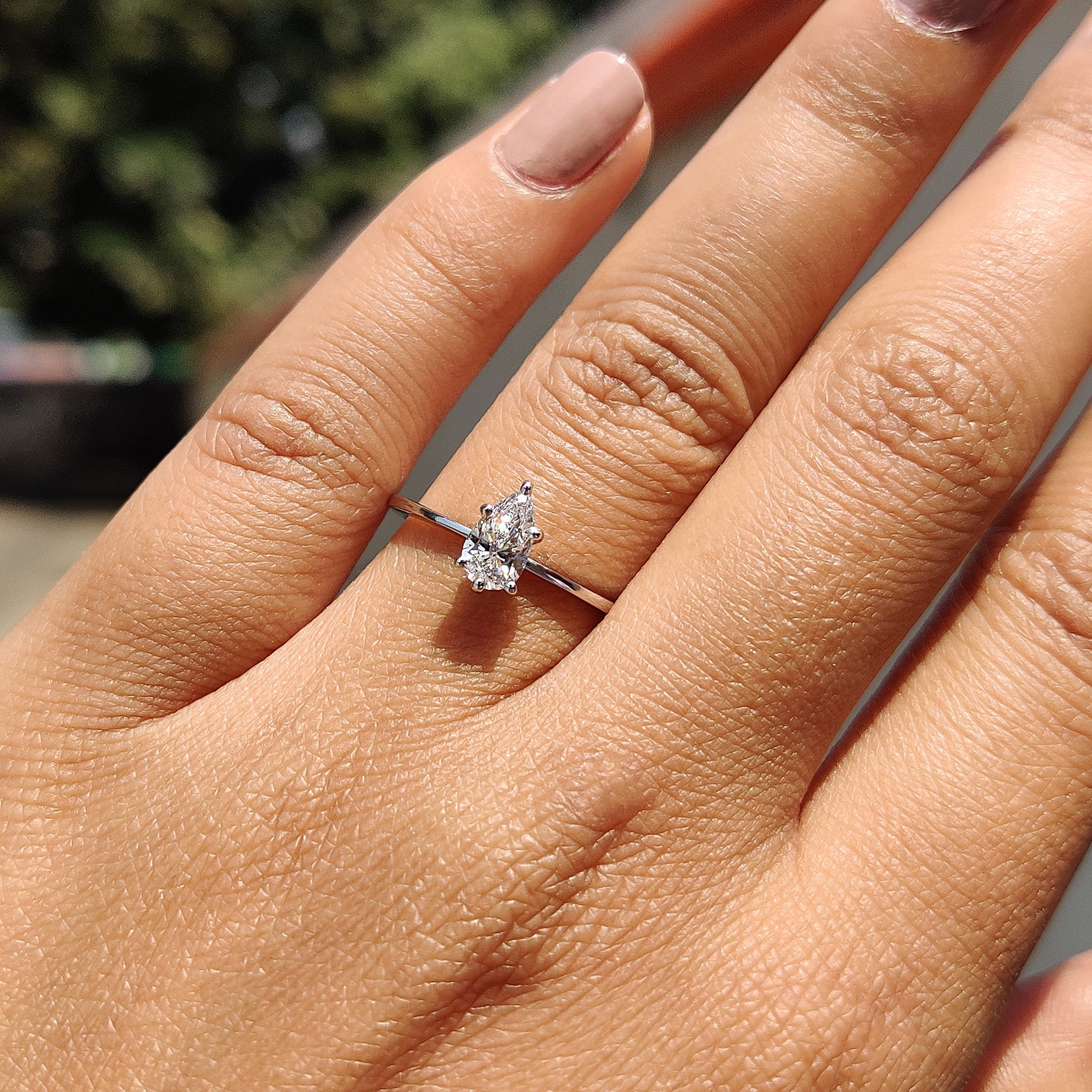 Pear Shaped Diamond Ring - Solitaire white Gold