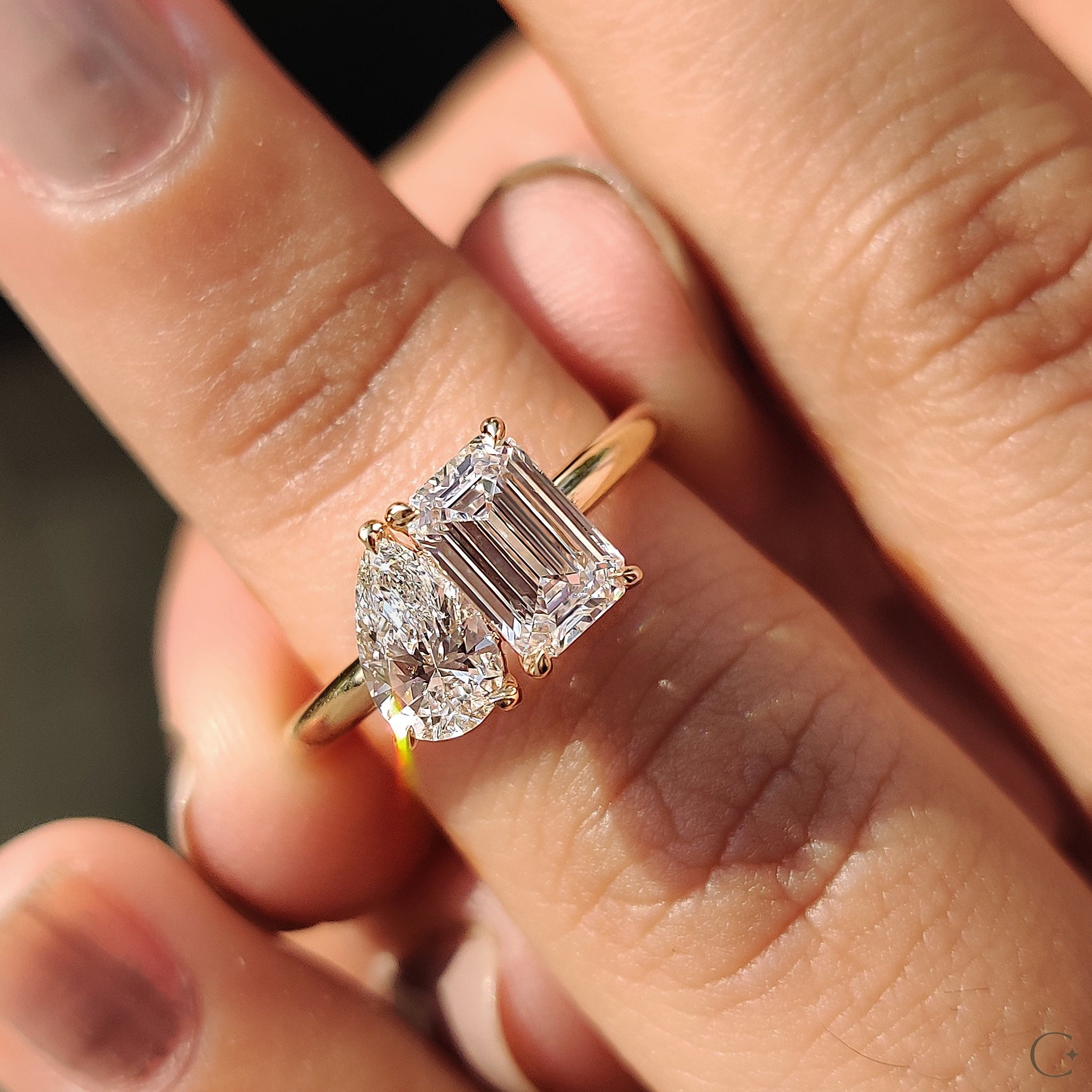 Diamond ring with exquisite craftsmanship and brilliant diamonds.
