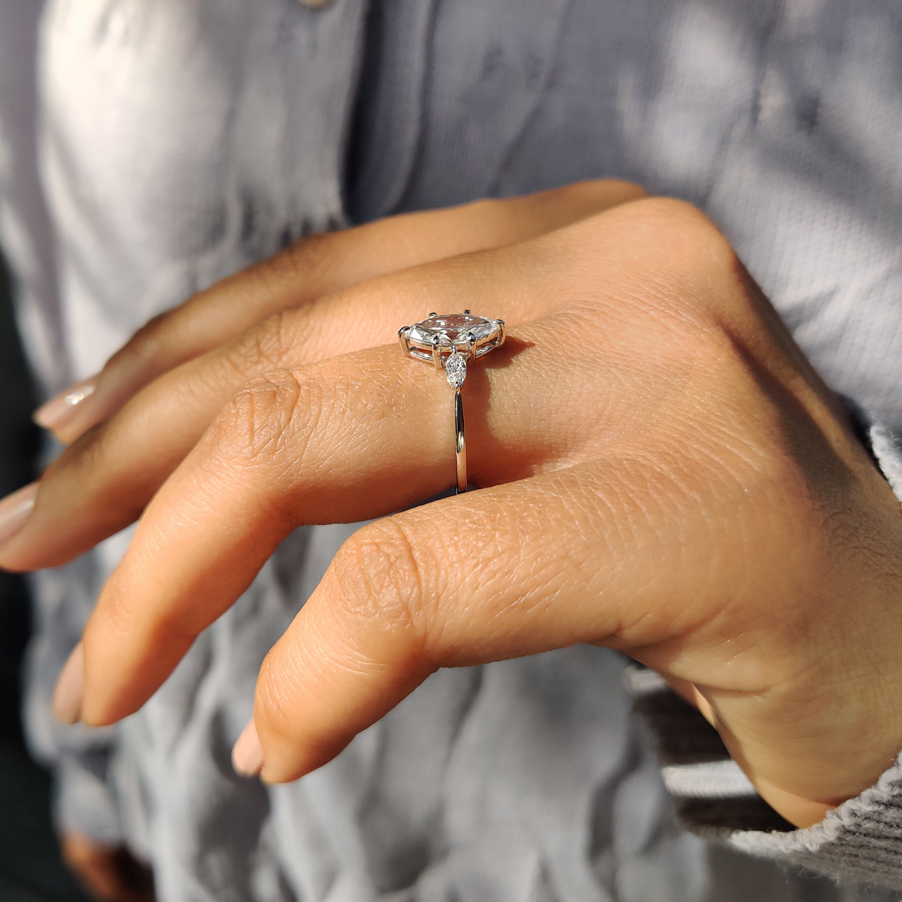 White gold engagement ring featuring a brilliant diamond.
