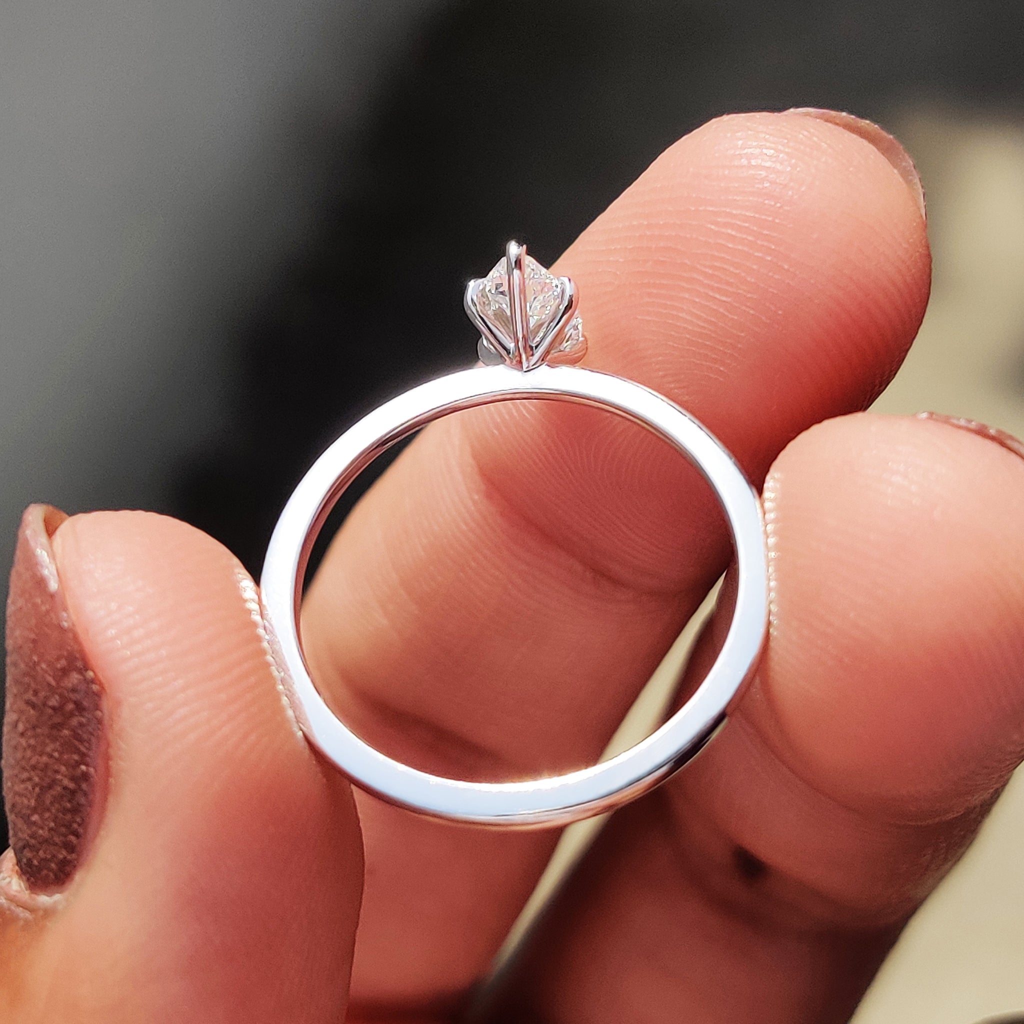 Pear Shaped Diamond Ring - Solitaire white Gold