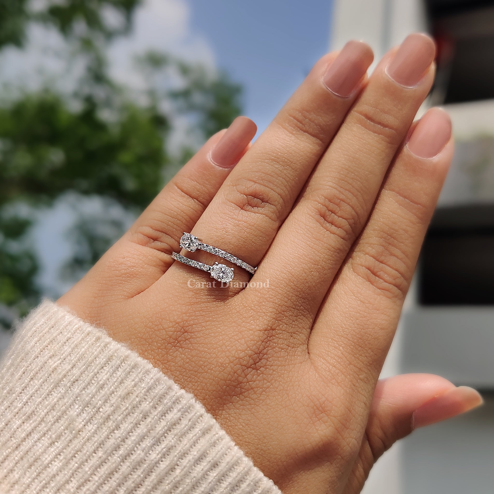 Round prong setting holds the stone securely with a neat finish.
