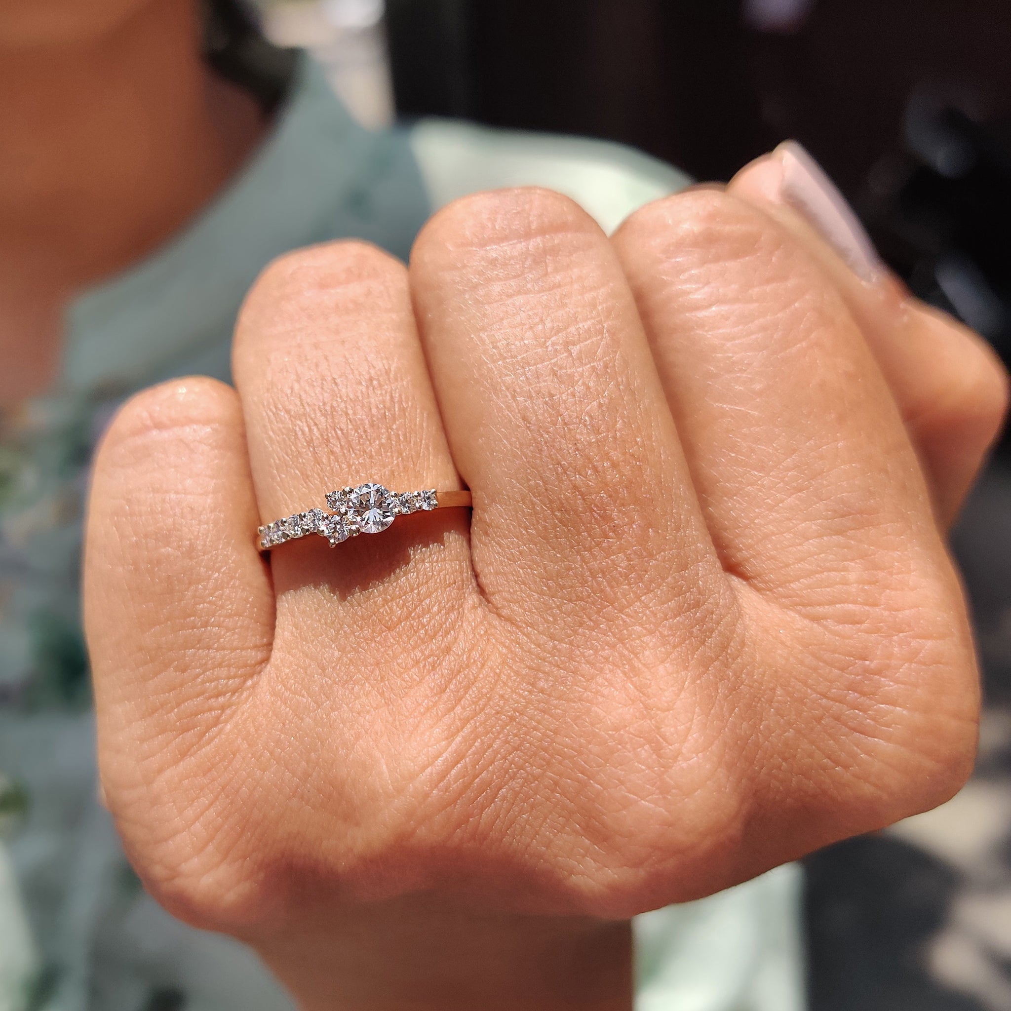 Prong setting ring featuring a beautiful diamond centerpiece.
