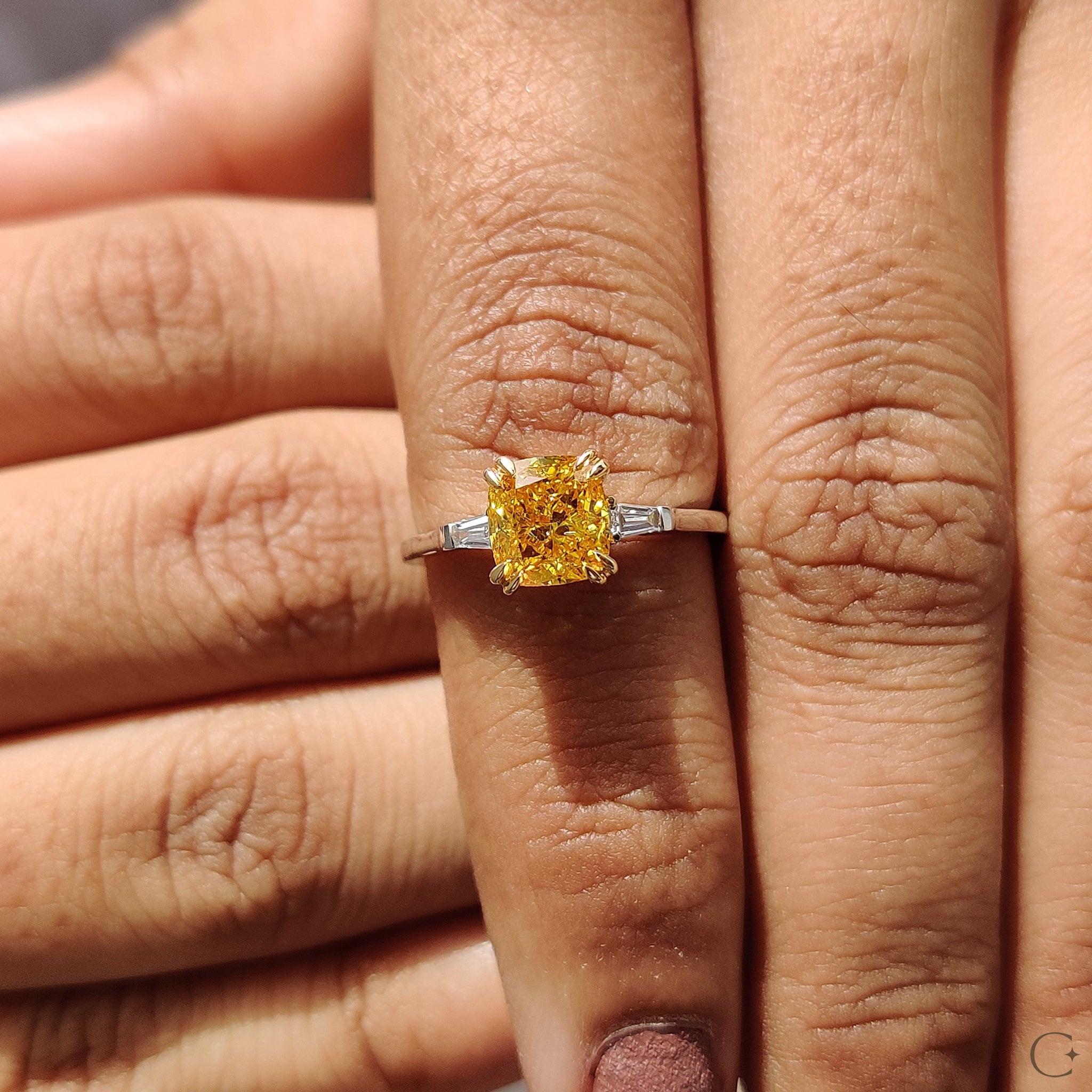 Double claw prong ring setting for added security.
