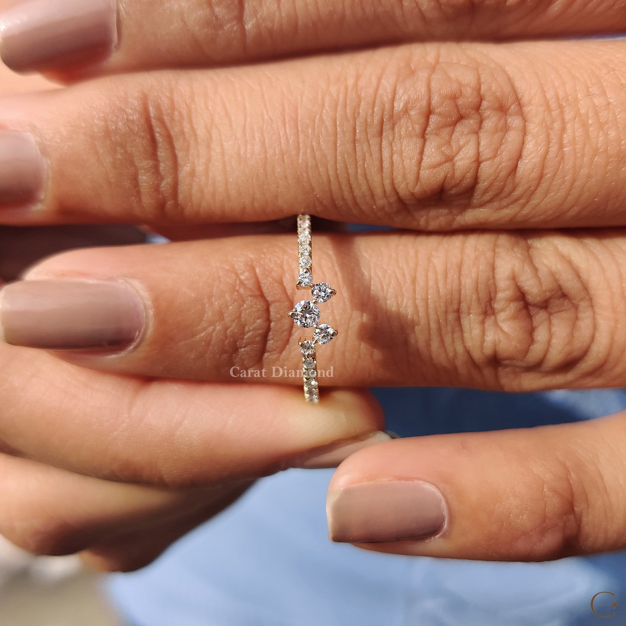 Diamond wedding band in yellow gold.
