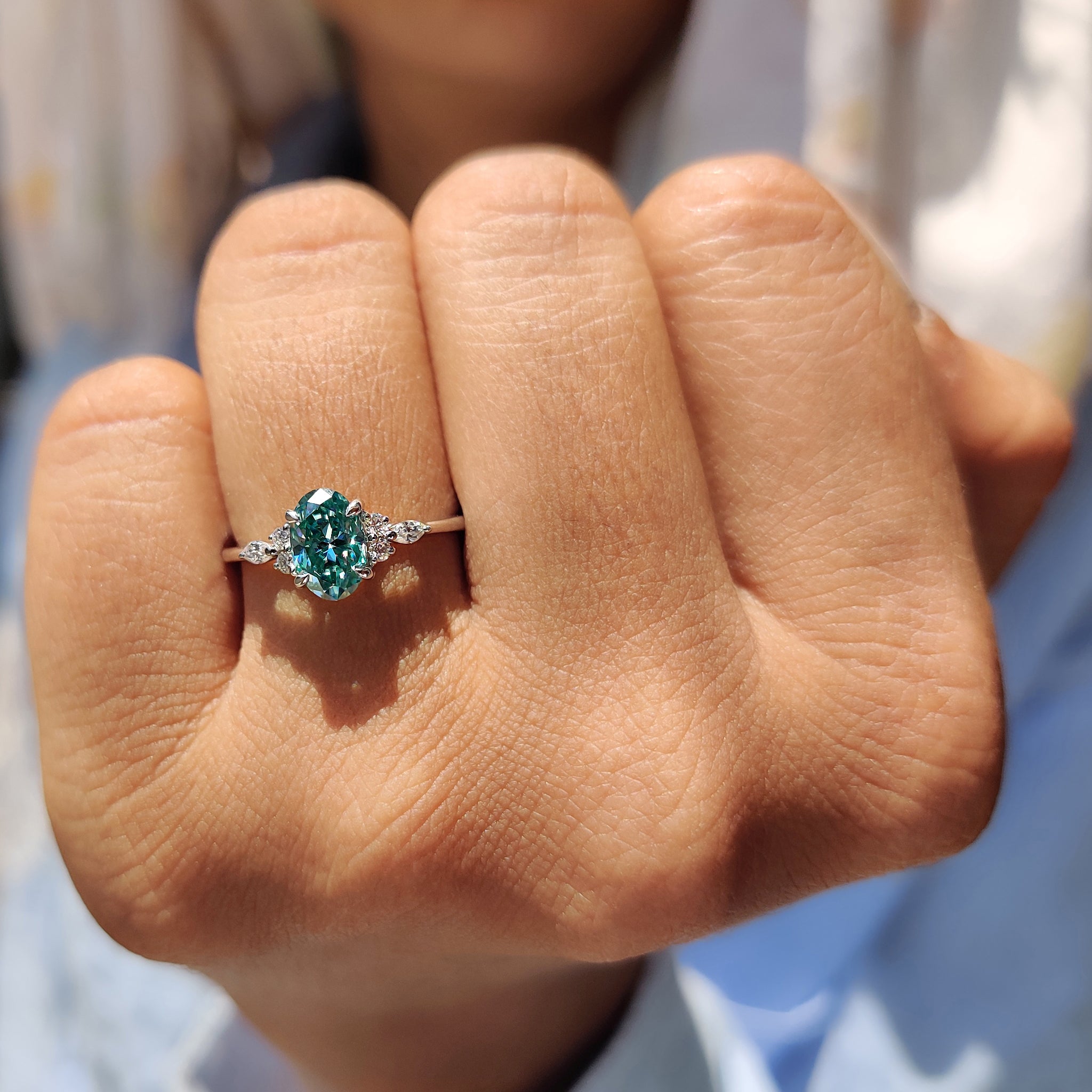 4 claw prong setting securely holding a moissanite stone in place.
