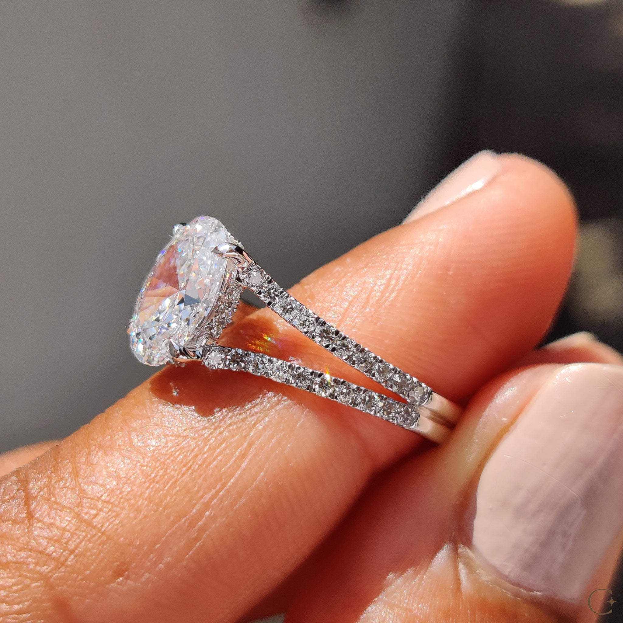 4 prong claw setting engagement ring for secure hold.
