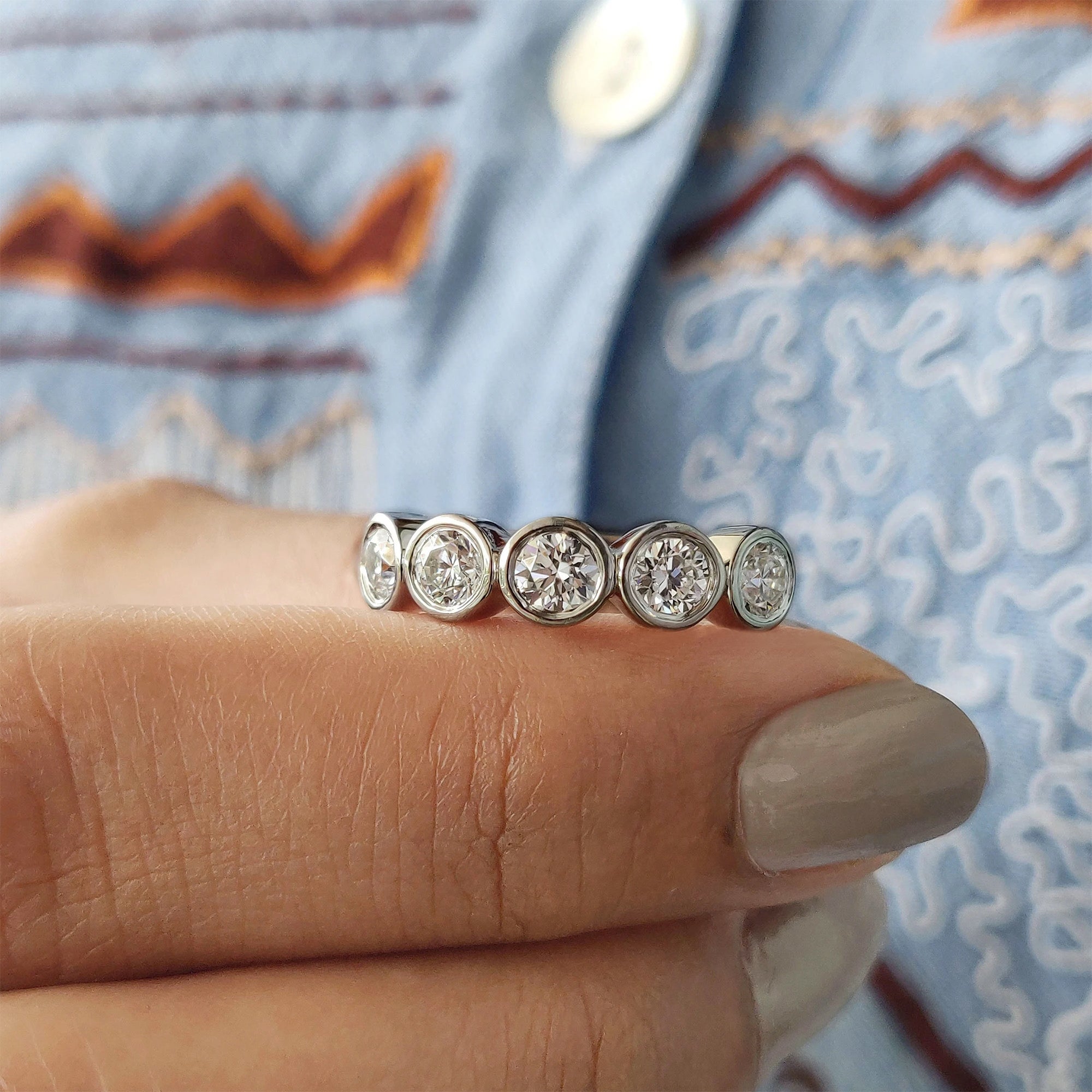 5 stone moissanite band in white gold.
