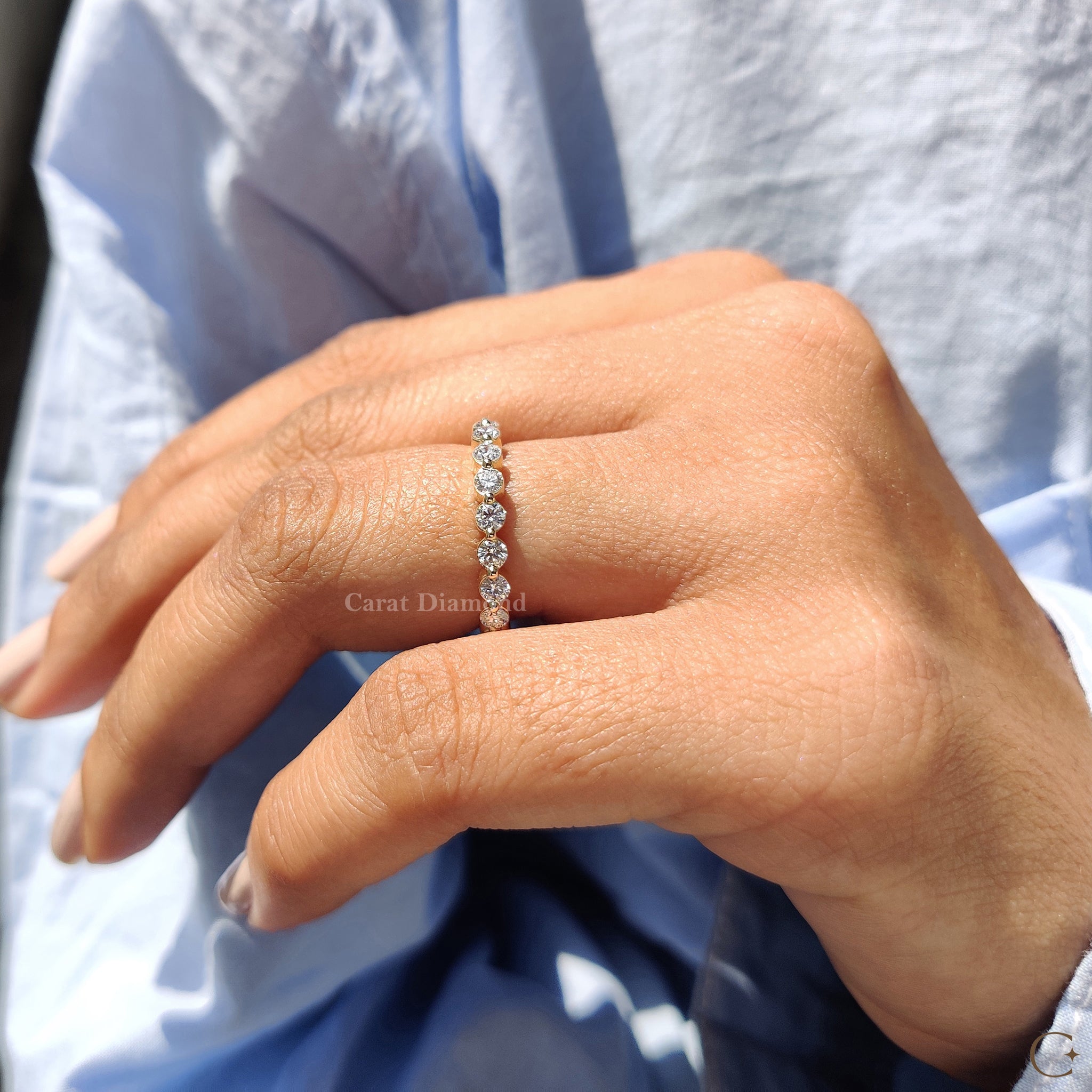 Floating bubble prong design highlighted on a wedding band.