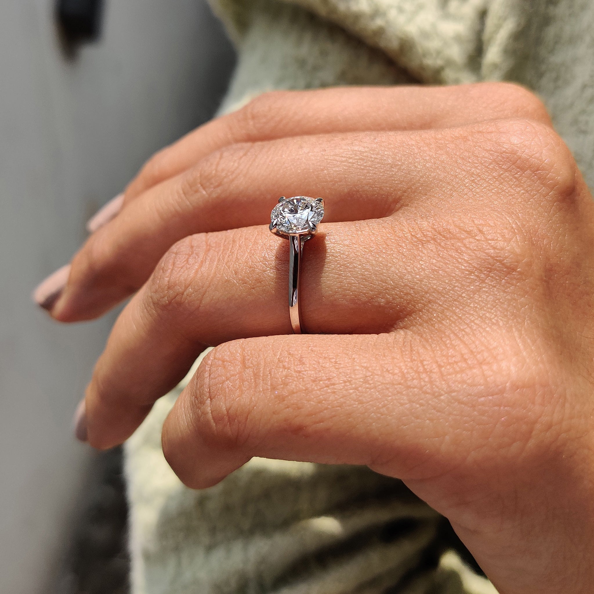 White gold diamond ring with a timeless solitaire design.
