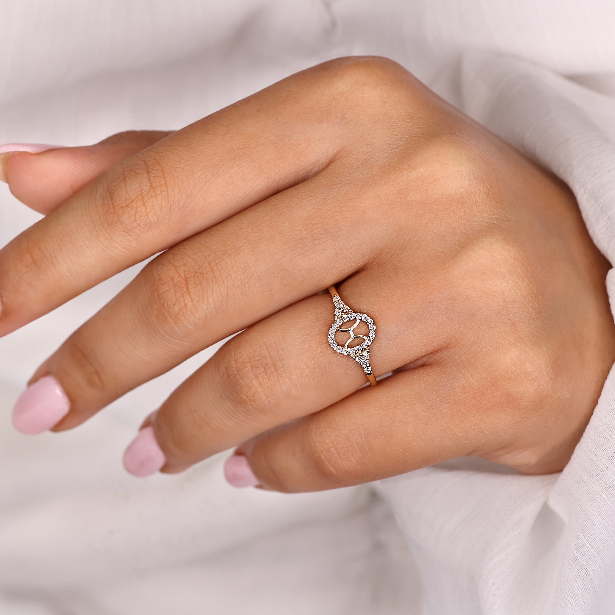 Buy engagement ring with Pisces zodiac design and halo diamond setting.
