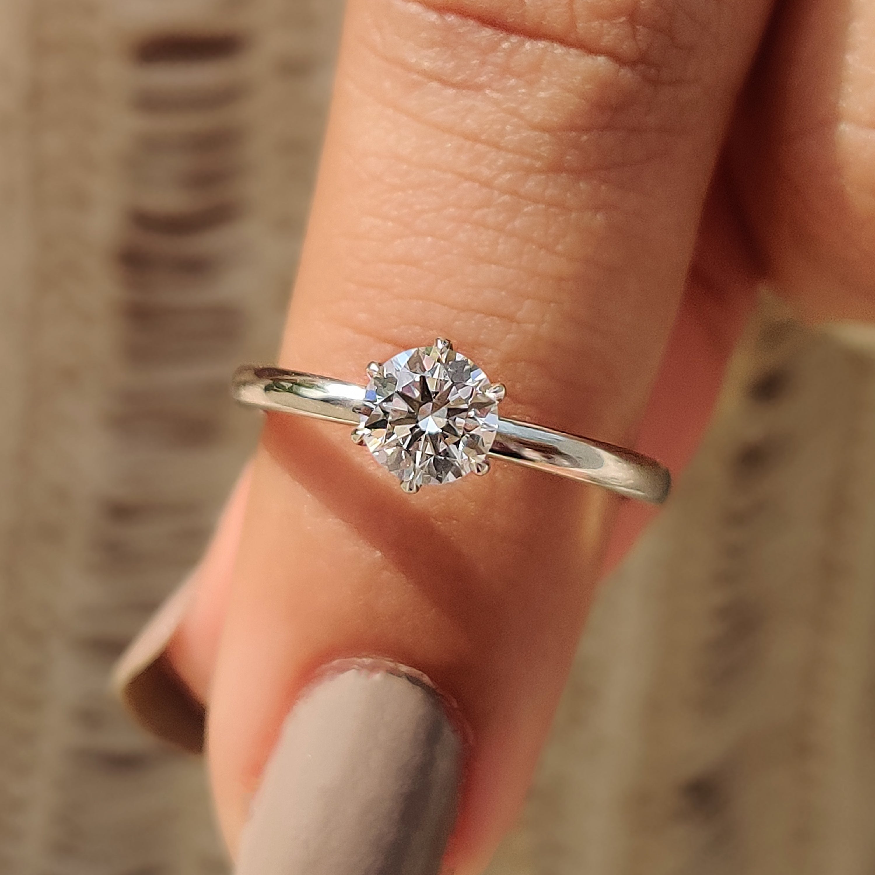 Round Cut Ring In White Gold