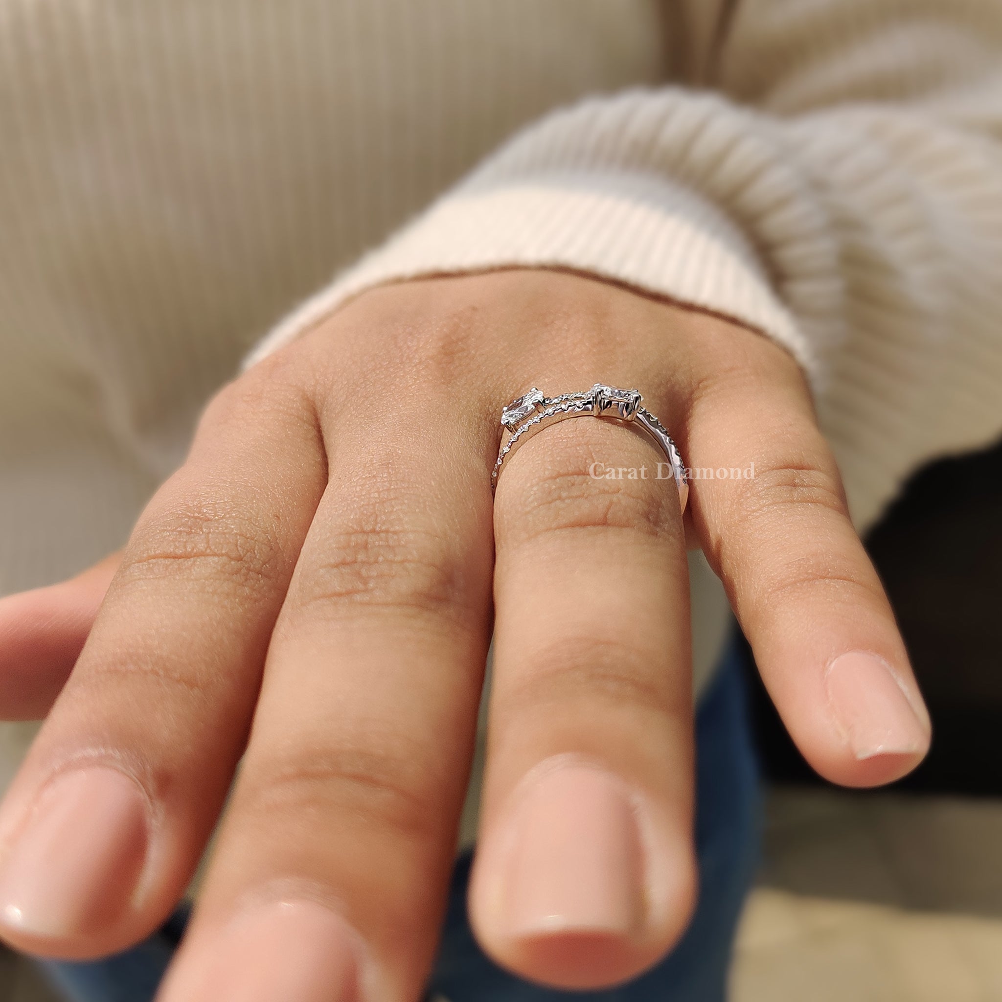 Round cut engagement ring brings focus to the center with symmetry.
