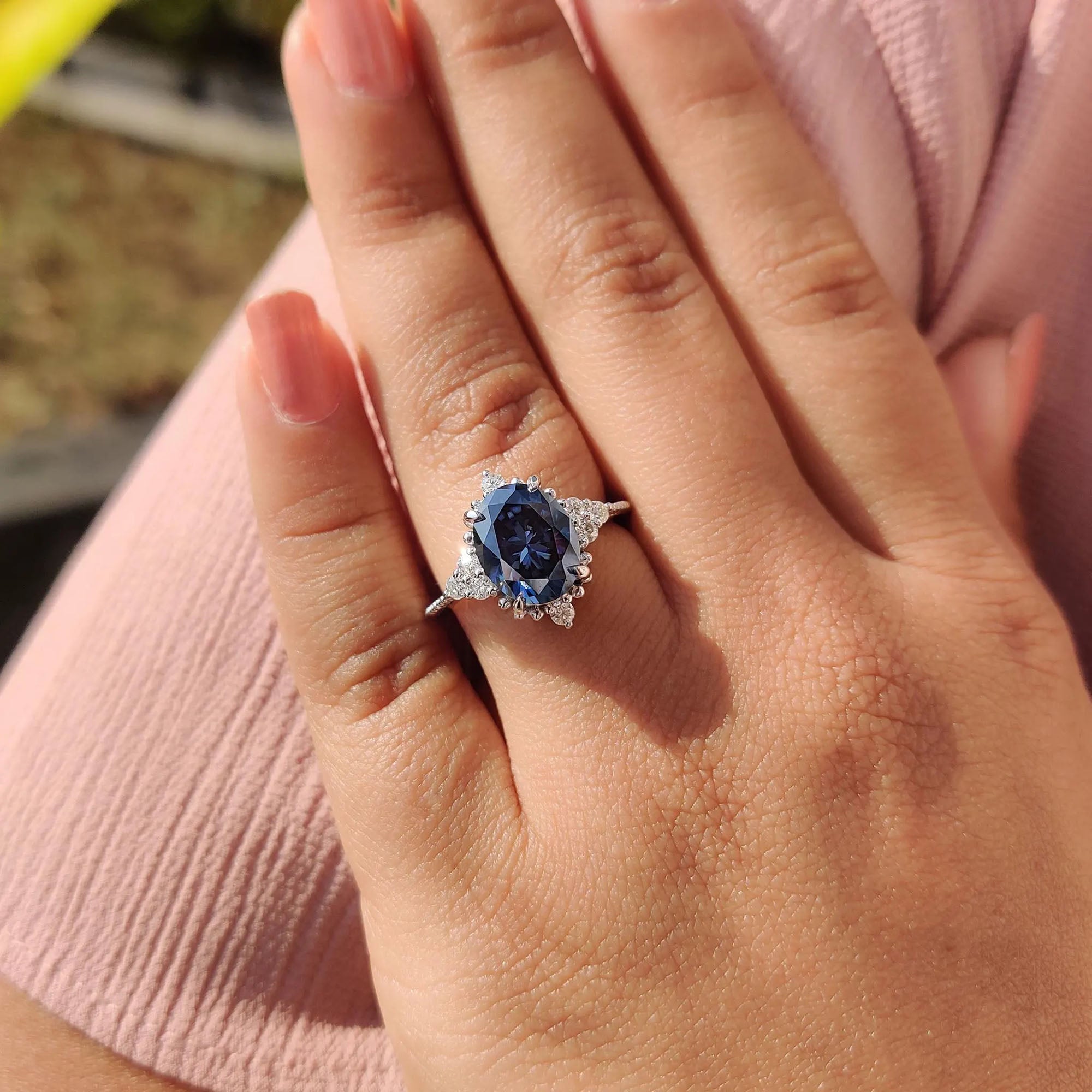 4 prong claw setting holds the gemstone firmly and safely.
