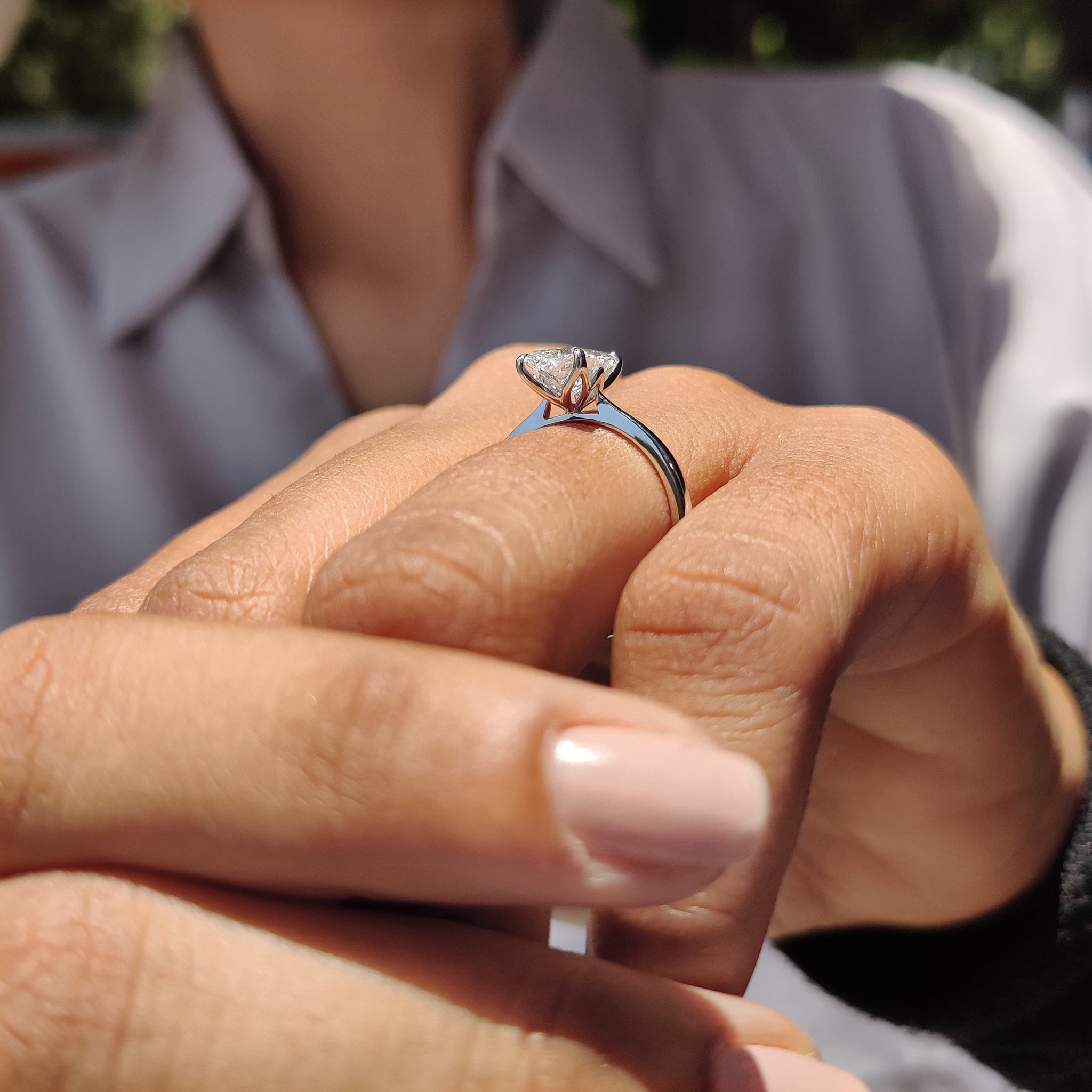4 prong claw setting showcasing a brilliant diamond.
