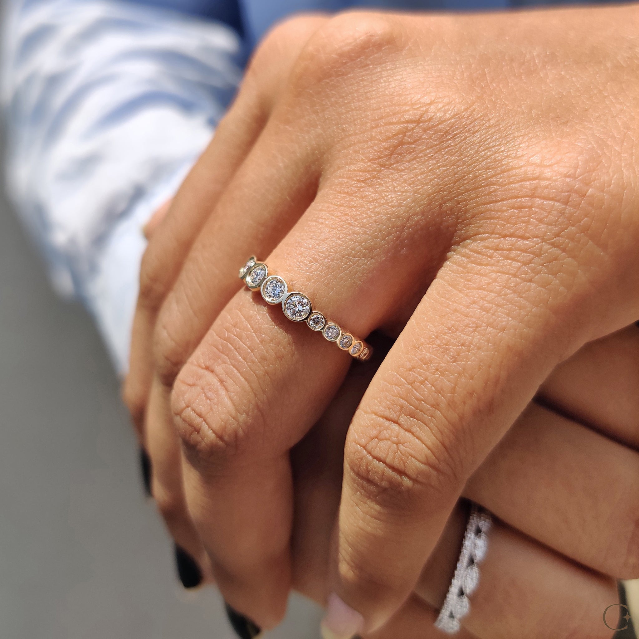 Buy wedding band with IGI certified diamonds.
